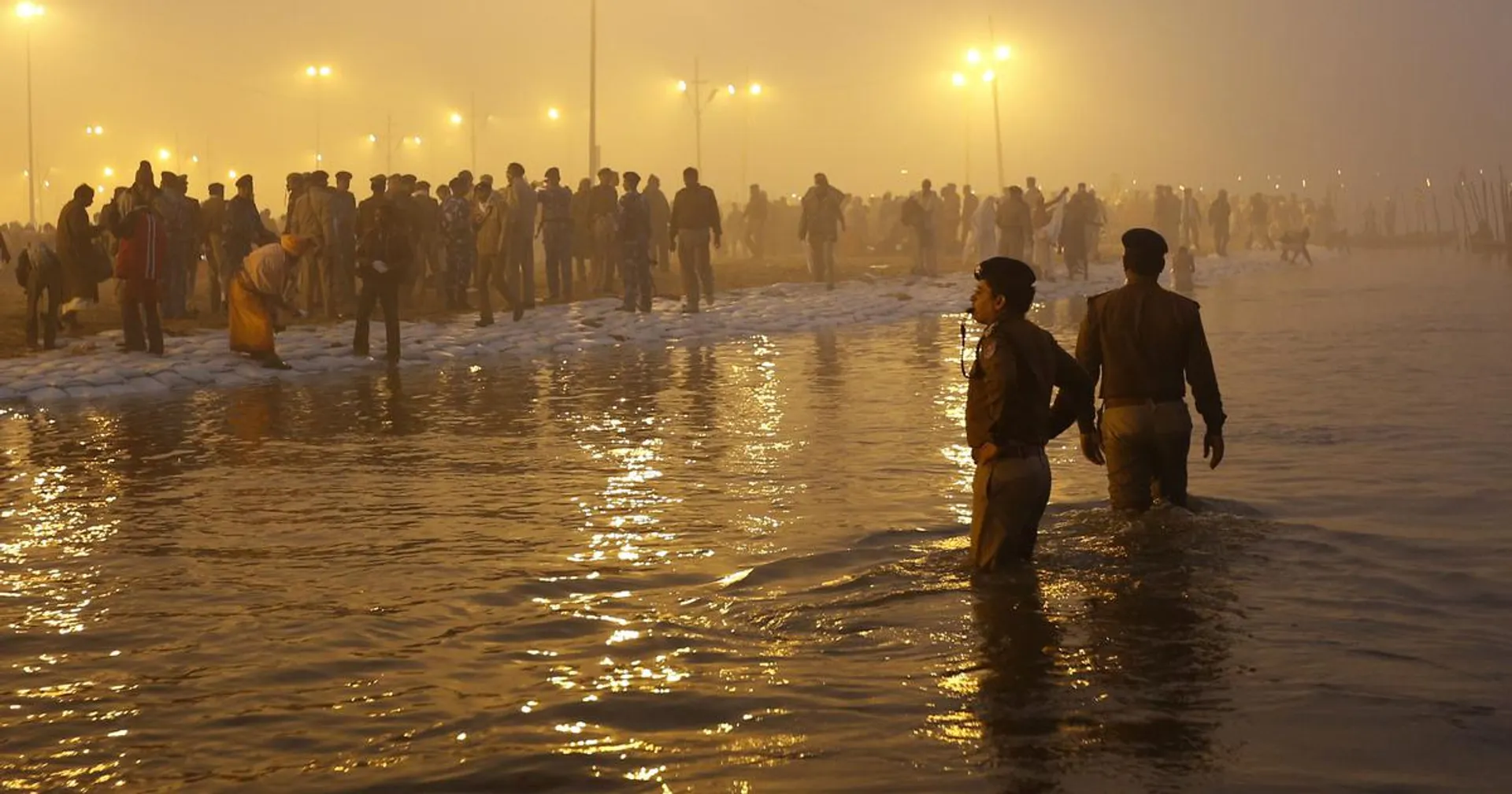 କୁମ୍ଭ ମେଳାରେ ଡ୍ୟୁଟି କରୁଥିବା ପୁଲିସକର୍ମୀଙ୍କୁ ମିଳିବ ସମ୍ମାନ :  କୁମ୍ଭ ମେଳା ୨୦୧୯ ନାମକ ମେଡାଲ ଦ୍ୱାରା କରାଯିବ ସମ୍ମାନିତ