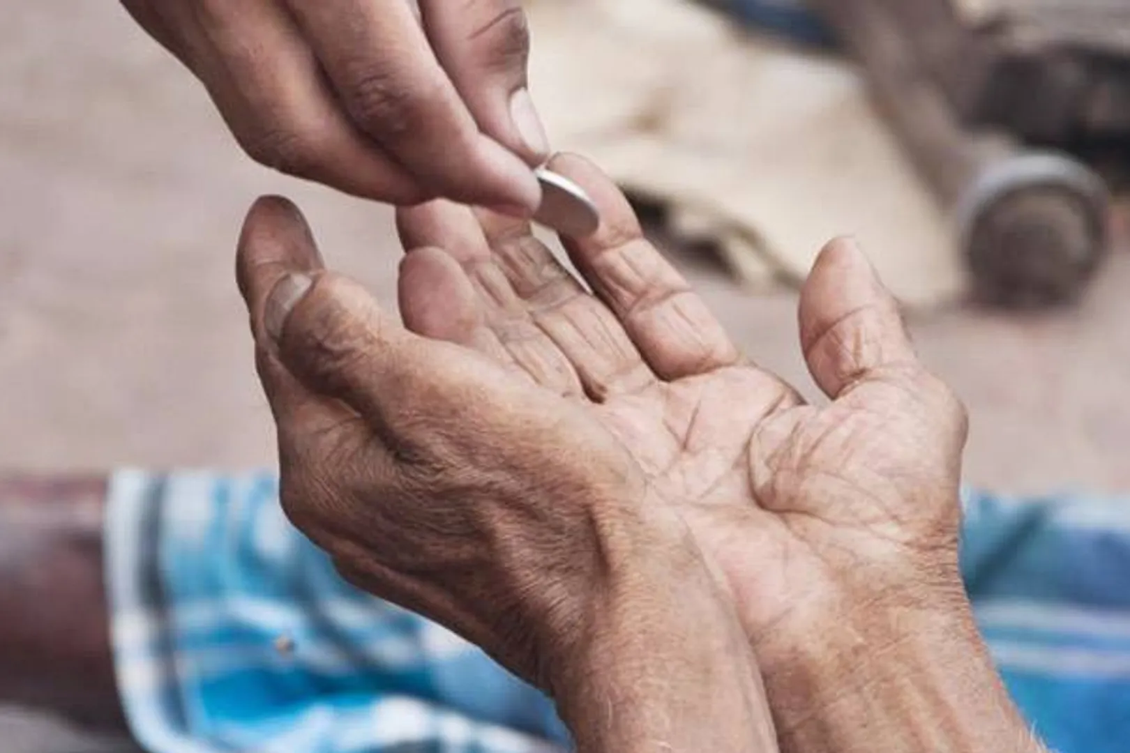 ଏ ହେଉଛି ଭାରତର ଭିକାରୀ ଗାଁ ! ଯେଉଁଠି ଜନ୍ମ ହେବା ପରେ ଛୁଆକୁ ଡାକ୍ତର କି ଇଞ୍ଜିନିୟର୍ ନୁହଁ ବରଂ ଭିକାରୀ କରିବାକୁ ଚାହାନ୍ତି ବାପା’ମା । 