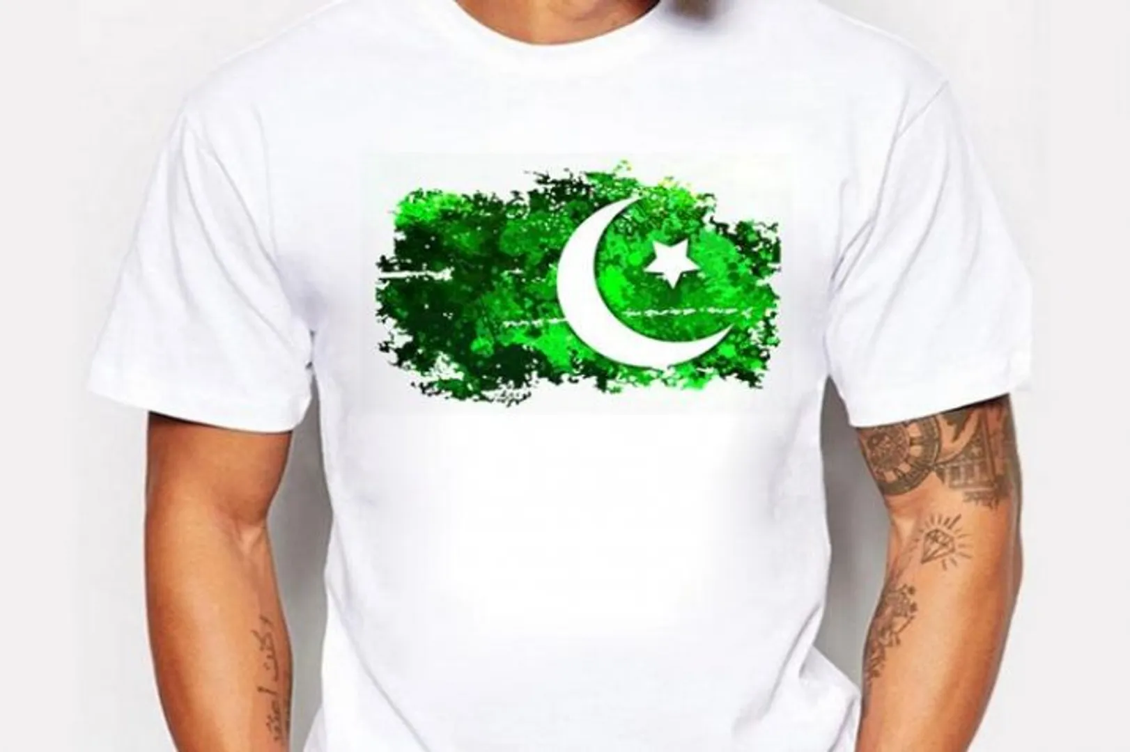 ପାକିସ୍ତାନର ପତାକା ପିନ୍ଧି ସୋସିଆଲ୍ ମିଡିଆରେ ୧୧ ଜଣ ଯୁବକ ଛାଡିଥିଲେ ଫଟୋ ! ଦେଶଦ୍ରୋହି କହି ଛେଚିଲେ ଲୋକ,ଗିରଫ କଲା ପୋଲିସ୍ ।