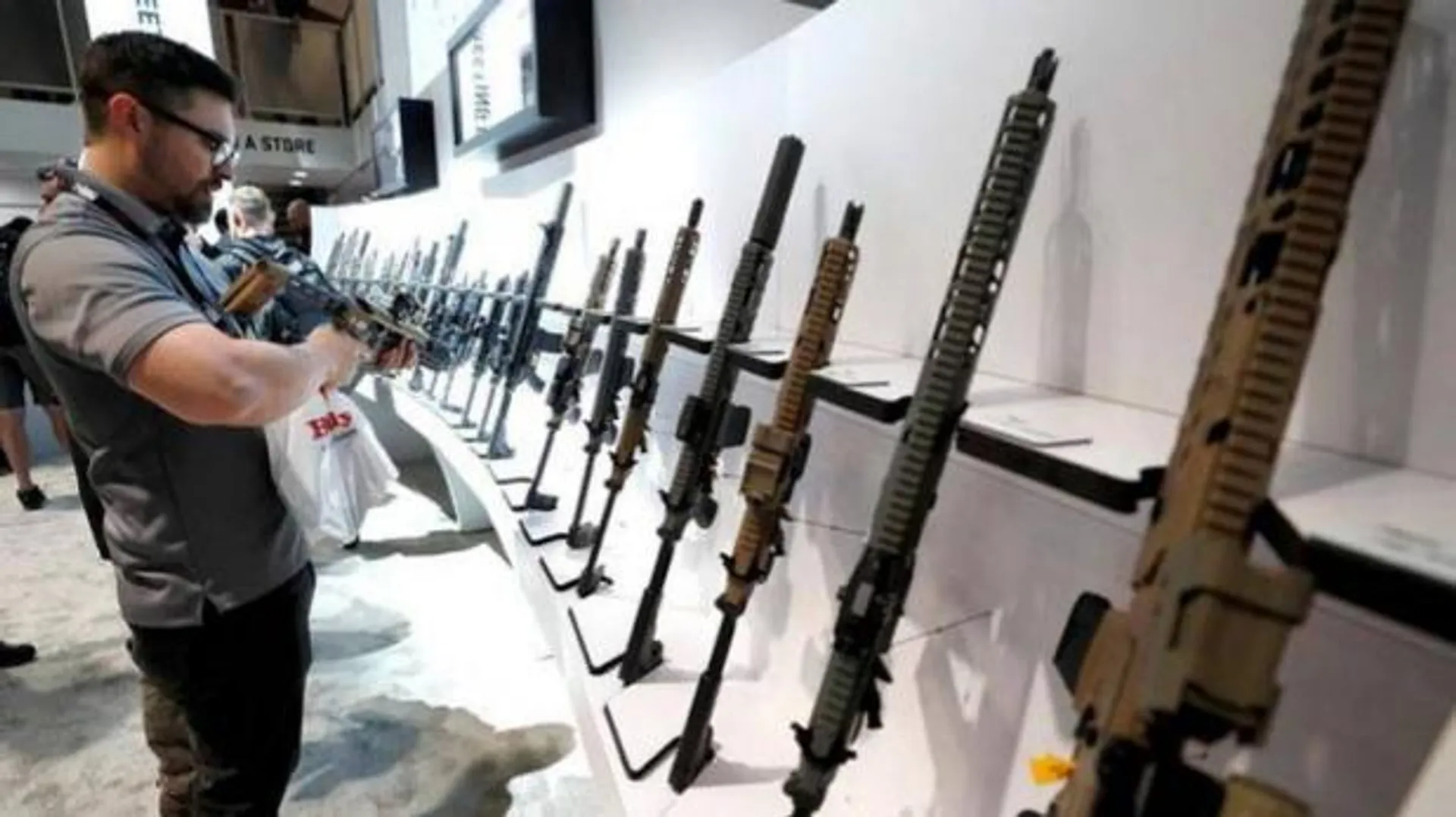 ଚୀନ୍ ଏବଂ ପାକିସ୍ତାନ ସହ ଲଢିବା ପାଇଁ ମୋଦି ସରକାର ଭାରତୀୟ ସେନାକୁ ଦେବେ ୭୩ ହଜାର ଆମେରିକା ଆସଲ୍ଟ ରାଇଫଲ ! ଜାଣନ୍ତୁ ଏଥିରେ କ’ଣ ରହିଛି ବିଶେଷତା ।