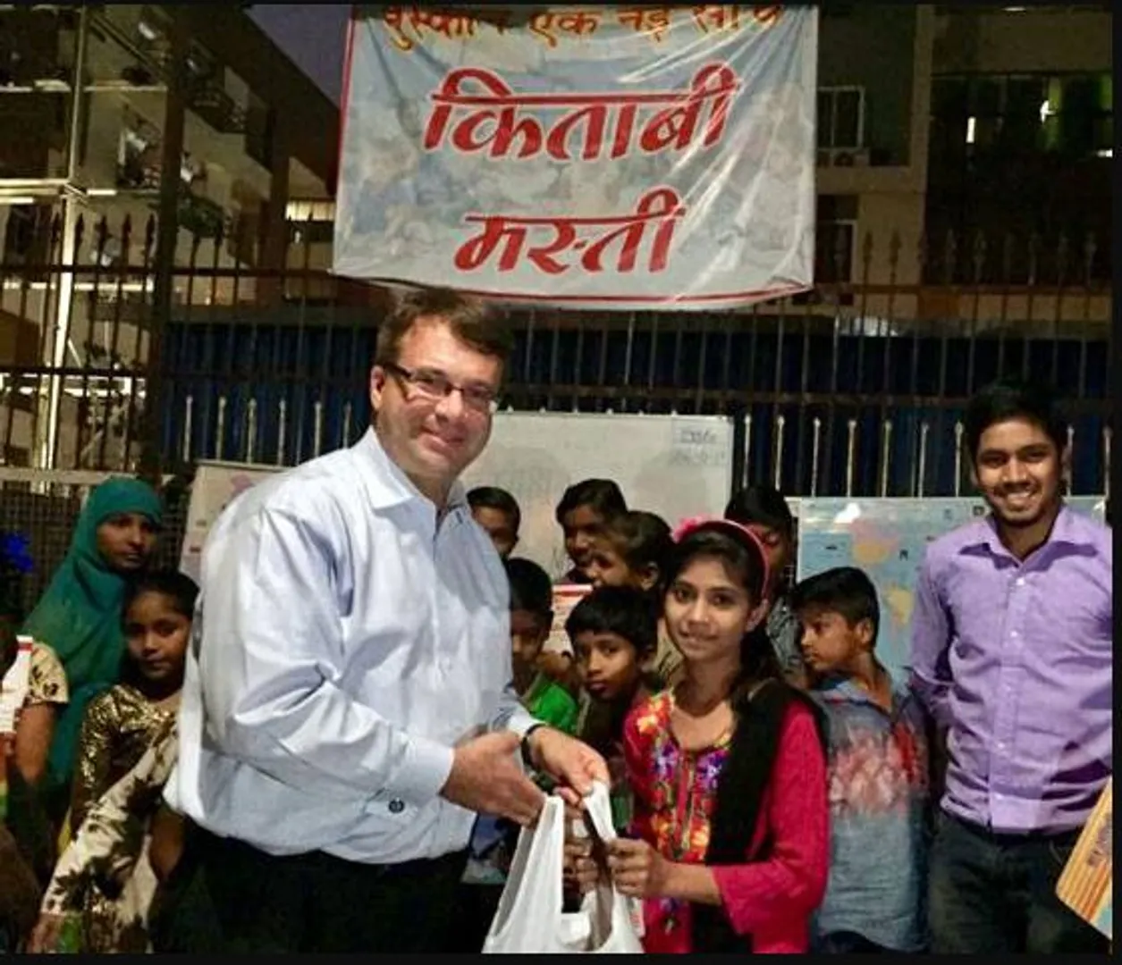 ସହିଦ୍ ଯବାନଙ୍କ ପରିବାରକୁ ସାହାଯ୍ୟ କରିବା ପାଇଁ ନିଜ ଜନ୍ମଦିନ ପାଳିଲାନାହିଁ ଏହି ଛୋଟ ଝିଅ ! କୁନି ହାତରେ ଦାନ ଦେଲା ୬୮୦ ଟଙ୍କା ।