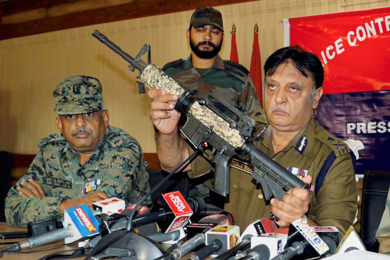 ଆତଙ୍କବାଦୀଙ୍କ ପାଖରେ ଆମେରିକୀୟ ଏମ୍ ୪ ସ୍ନାଇପର୍ ! ପାକିସ୍ତାନ ସେନାକୁ ମିଳିଥିବା ଆମେରିକୀୟ ସ୍ନାଇପର୍ ରାଇଫଲ୍ ଏମ୍ ୪ କୁ ବ୍ୟବହାର କରୁଛନ୍ତି ଜୈସ୍ ଆତଙ୍କବାଦୀ ।