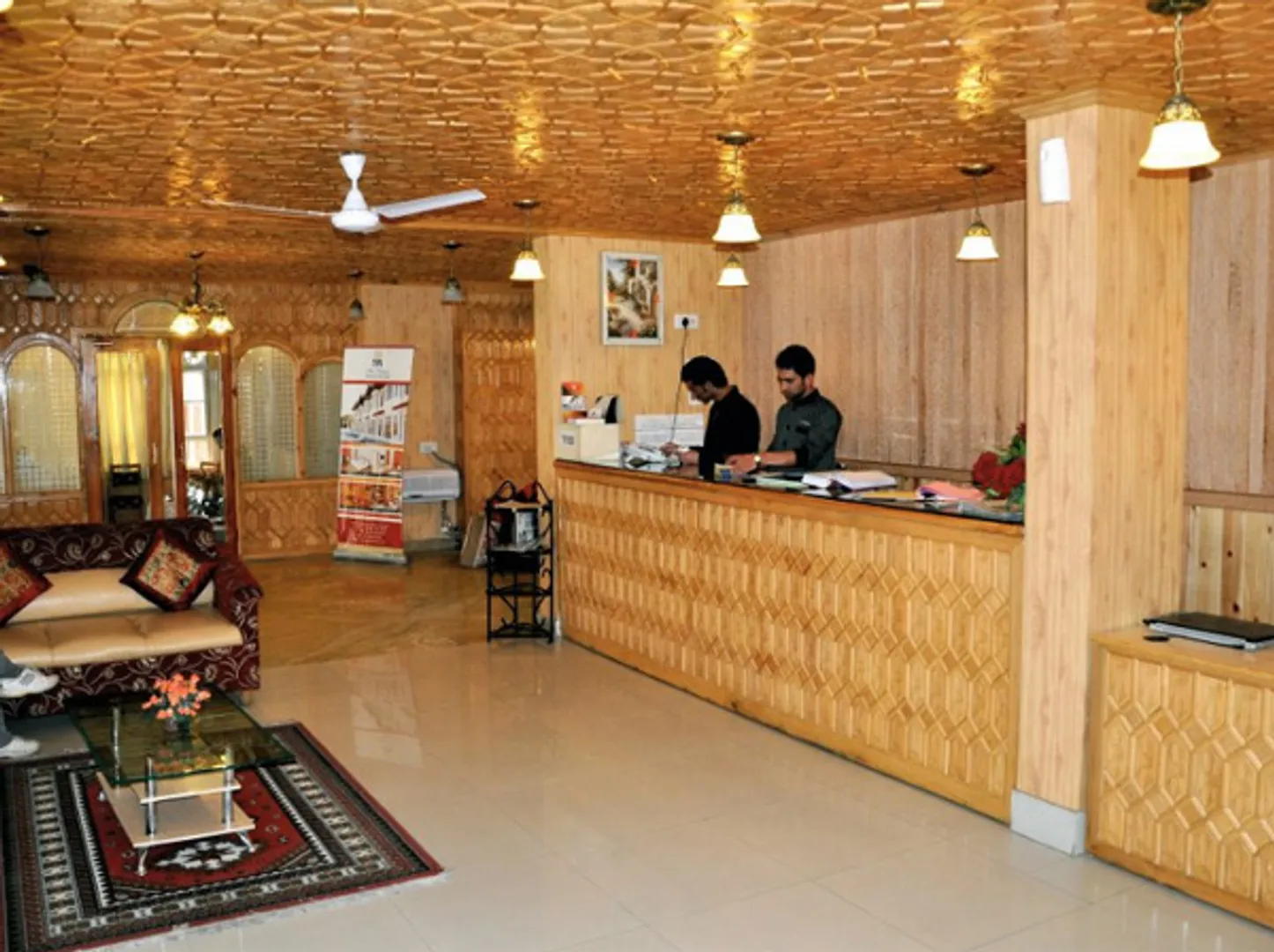 ସୀମାରେ ଲାଗି ରହିଛି ଜଟିଳ ପରିସ୍ଥିତି : ଶ୍ରୀନଗରର ଏକ ହୋଟେଲ ପର୍ଯ୍ୟଟକଙ୍କୁ ଦେଉଛି ମାଗଣାରେ ରହିବା ଓ ଖାଇବା ସୁବିଧା