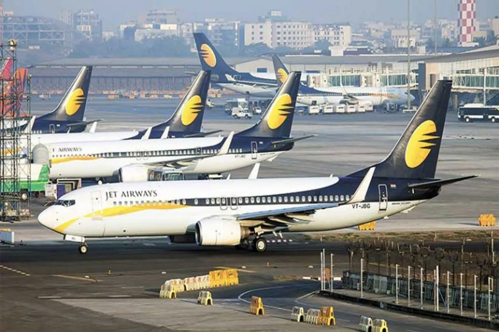 ଜେଟ୍ ଏୟାରବେସ୍ ଉପରେ ମହାସଙ୍କଟ ! ଏପ୍ରିଲ୍ ୧ ରୁ ବିମାନ ଉଡାଇବେ ନାହିଁ ୧୦୦୦ ପାଇଲେଟ୍ ।