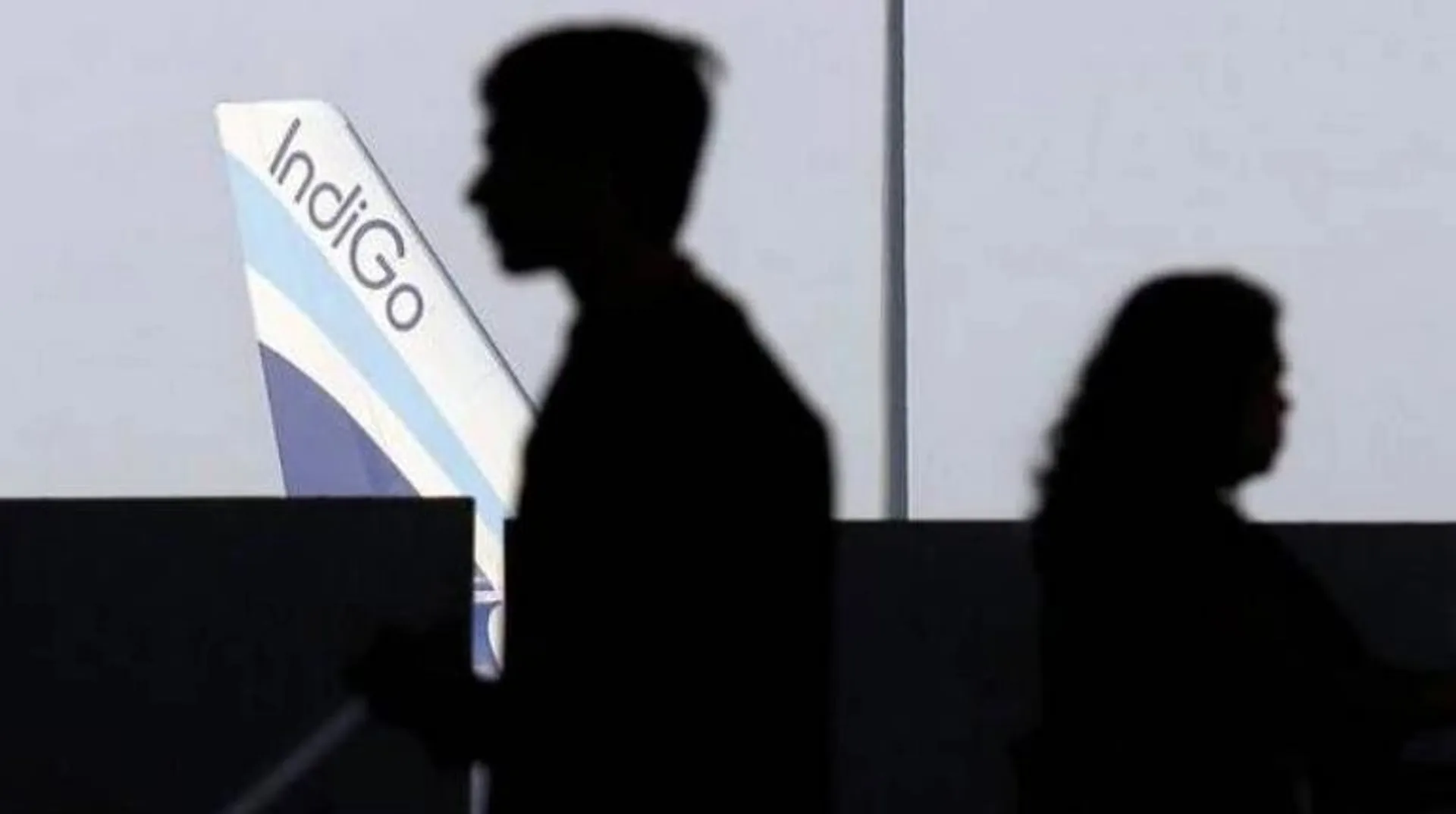 ଇଣ୍ଡିଗୋ ବିମାନରେ ପରିଚାରିକାଙ୍କୁ ଅସଦାଚରଣ କଲେ ପାଇଲେଟ୍ ! ଥାନାରେ ଏତଲା ଦେଲେ ବିମାନ ପରିଚାରିକା