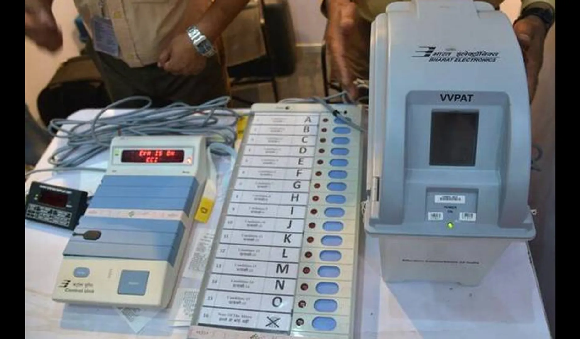 ଇଭିଏମରେ ବିଜେପିର ନିର୍ବାଚନୀ ଚିହ୍ନ ‘ପଦ୍ମ’ ସହିତ ଦଳର ନାମ ଲେଖା ହୋଇଥିବା ଅଭିଯୋଗ ଆଣିଲା ଟିଏମସି : ଅଭିଯୋଗକୁ ଖାରଜ କଲେ ନିର୍ବାଚନ କମିଶନ