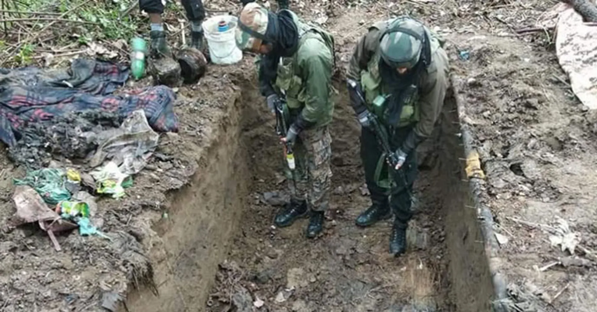 ଜାମ୍ମୁ-କାଶ୍ମୀରର ପୁଲୱାମାରେ ଆତଙ୍କବାଦୀଙ୍କ ଆଡ୍ଡାସ୍ଥଳୀ ଠାବ : ବିପୁଳ ପରିମାଣରେ ଆତଙ୍କୀ ସାମଗ୍ରୀ ଜବତ