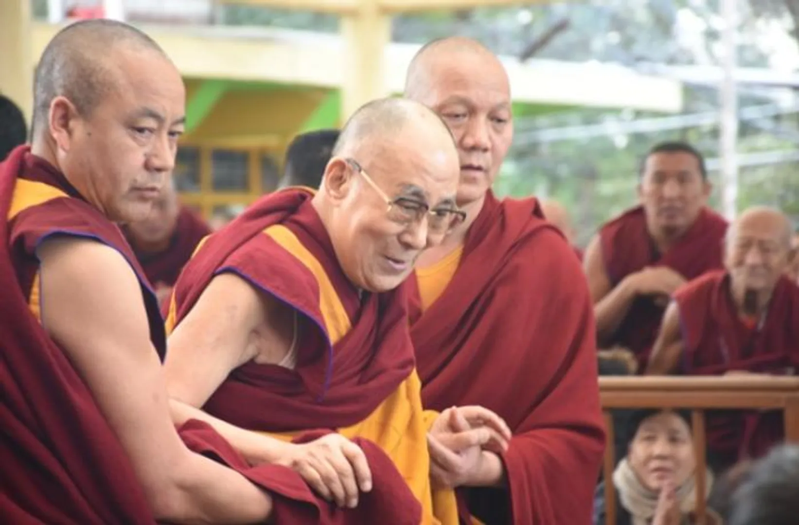 ତିବ୍ଦତ୍ ଧର୍ମଗୁରୁ ଦଲାଇଲାମା ଡ଼ାକ୍ତରଖାନାରେ ଭର୍ତ୍ତି ! ଚୀନ୍ କହିଲା , ଉତ୍ତରାଧିକାରୀ ପାଇଁ ଆମର ଅନୁମତି ନେବା ନିହାତି ଜରୁରୀ । 