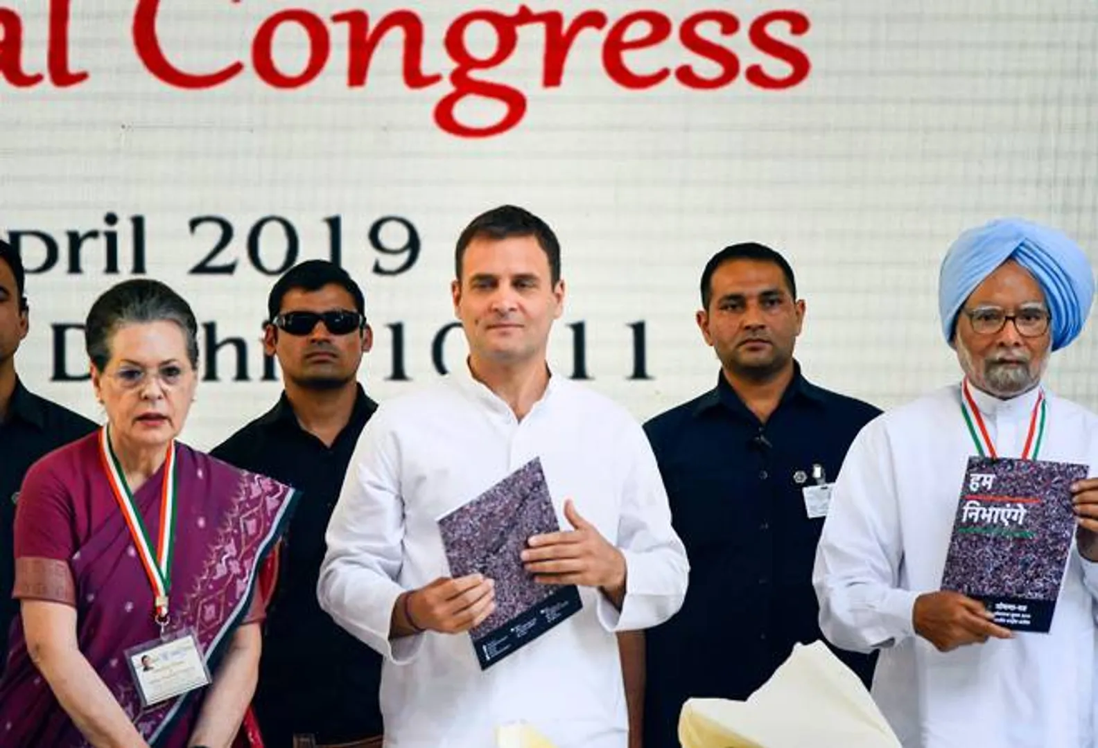 କଂଗ୍ରେସର ‘ନ୍ୟାୟ’ ଯୋଜନାକୁ ନେଇ ତେଜିଲା ରାଜନୀତି ! ବିଜେପିର ଅଭିଯୋଗ ଆଜି ବି ଦେଶକୁ ଠକୁଛି କଂଗ୍ରେସ, ସେପଟେ ଯୋଜନାର କାର୍ଯ୍ୟକାରିତା ନେଇ ଉଠିଲା ପ୍ରଶ୍ନ ।