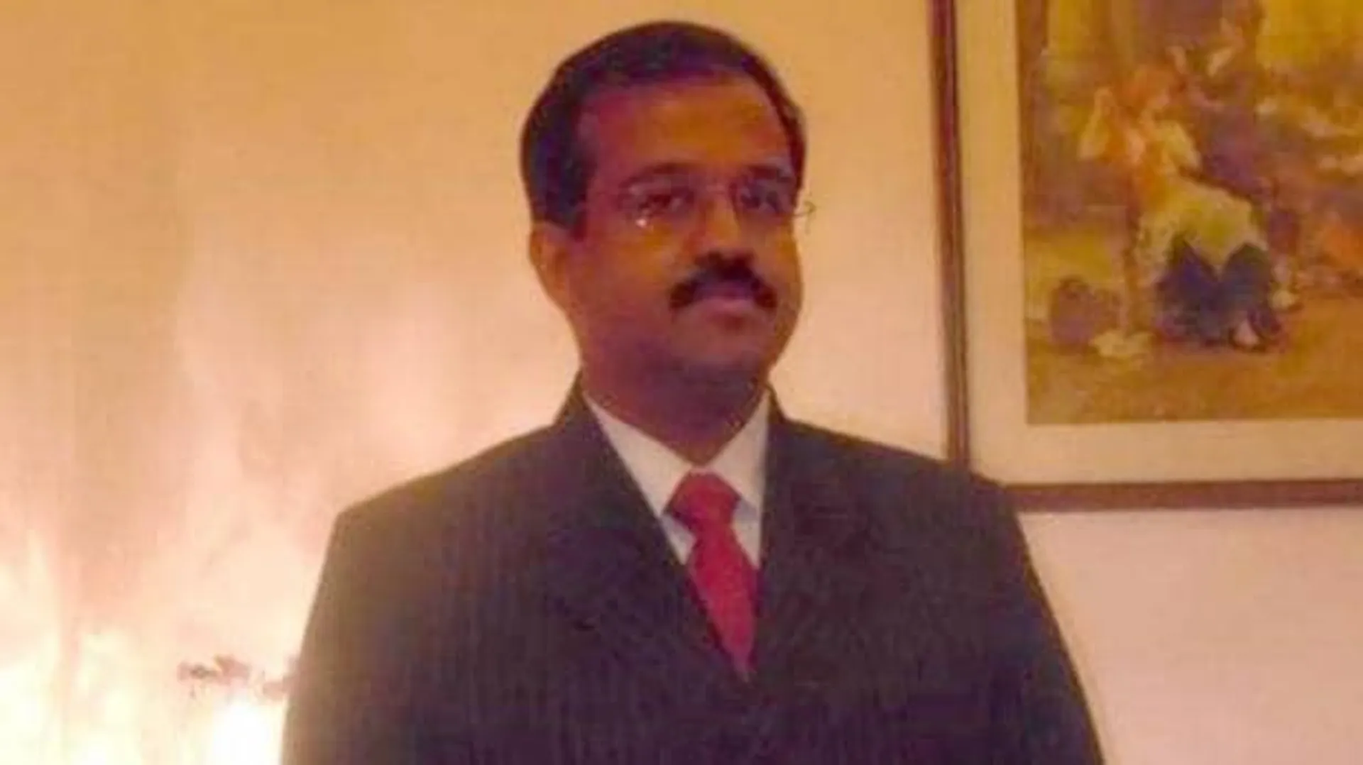 ଜାଣନ୍ତୁ , କିଏ ଏହି ଶକ୍ତି ଭାର୍ଗବ ଯେ ବିଜେପି ହେଡକ୍ୱାର୍ଟରରେ ଜିବିଏଲ୍ ନରସିହ୍ମାଙ୍କ ଉପରକୁ ଜୋତା ଫୋପାଡିଲେ !