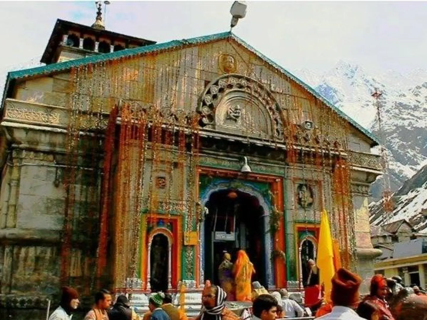 ୬ ମାସ ପରେ ଖୋଲିଲା ବାବା କେଦାରନାଥ ମନ୍ଦିରର ପହଡ଼ ! ଦର୍ଶନ ପାଇଁ ଭକ୍ତଙ୍କ ନାହିନଥିବା ଭିଡ଼,କାଲି ଖୋଲିବ ବାବା ବଦ୍ରିନାଥଙ୍କ ପହଡ଼ ।