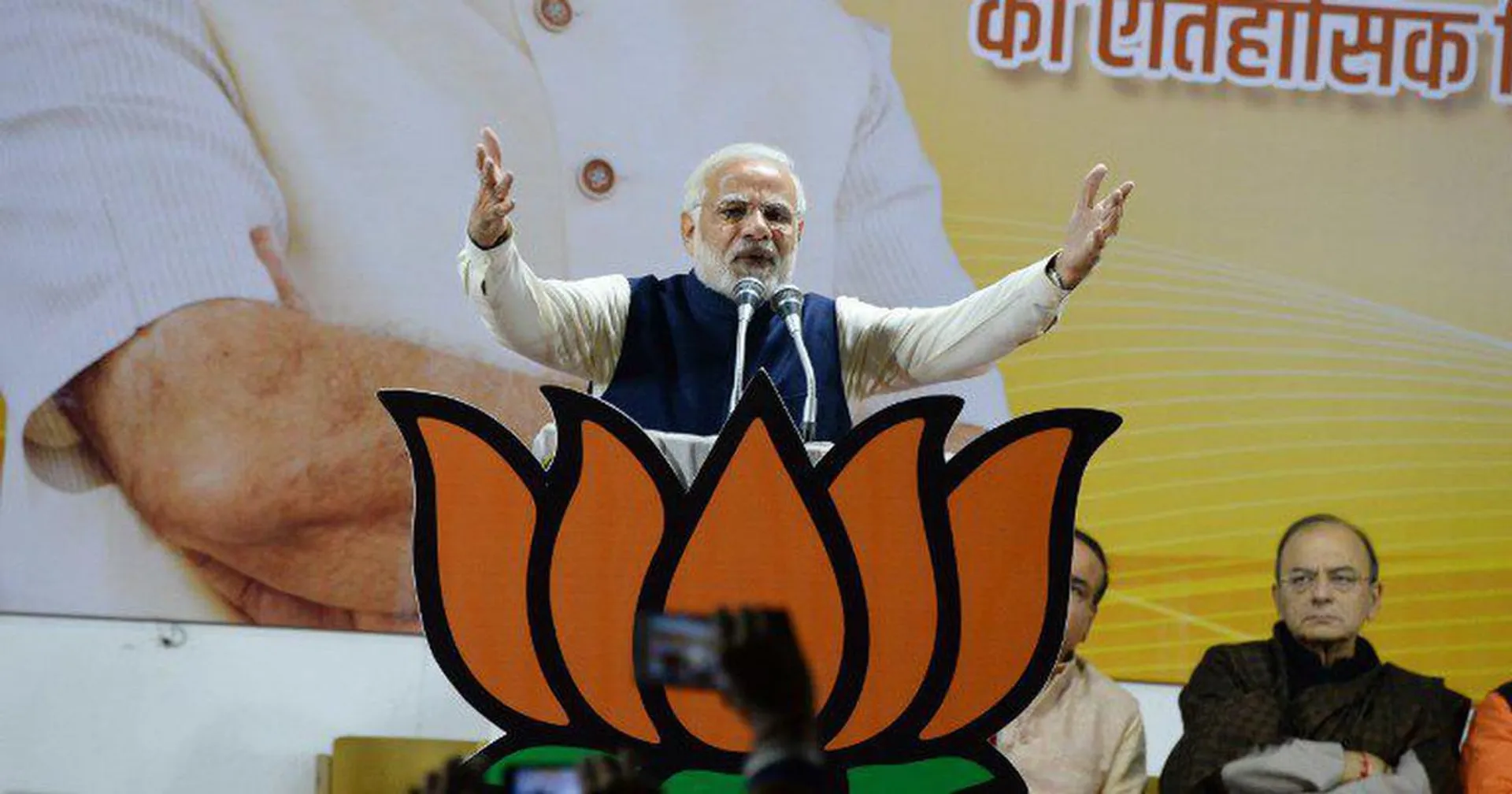 ଗଣମାଧ୍ୟମ ସାମ୍ନାରେ ମୋଦି ପ୍ରକାଶ କଲେ ନିଜ ଜାତି ! ବିପକ୍ଷଙ୍କୁ ଦେଲେ ଏଭଳି ଯବାବ୍