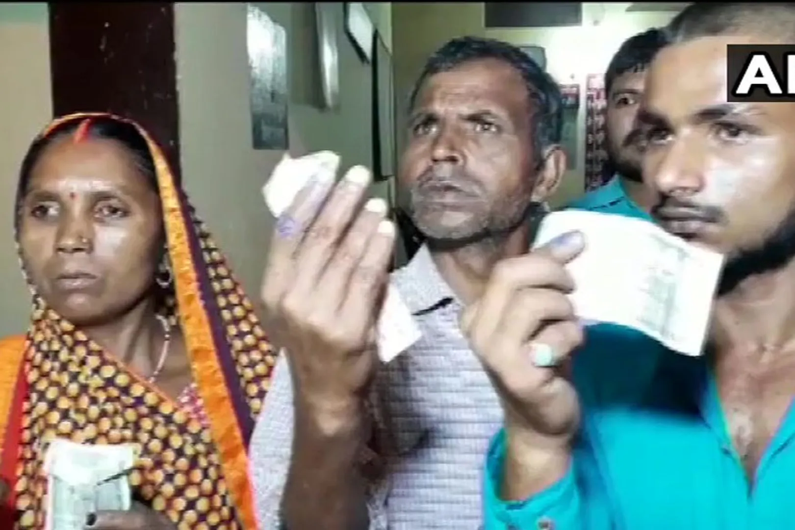 ନୋଟ୍ ଦେଇ ଭୋଟ୍ କିଣିଥିବା ଅଭିଯୋଗ : ଟଙ୍କା ଦେଇ ଦଳିତଙ୍କ ଆଙ୍ଗୁଠିରେ ଲଗାଇଲେ କାଳି