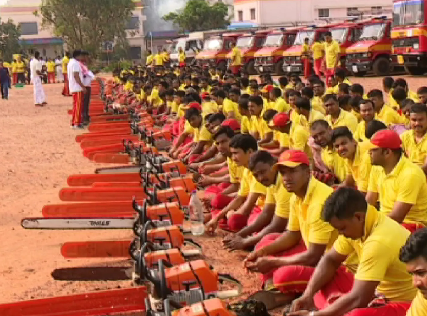 ‘ଫୋନି’ ପାଇଁ ଫାଇଟ୍ । ୭ ଦିନ ଭିତରେ ଅସମ୍ଭକୁ ସମ୍ଭବ କରି ଦେଖାଇଲେ ରିୟଲ ହିରୋ, ଅନ୍ଧାରକୁ କାଢ଼ି ଆଲୋକ ଭରିଲେ, ପ୍ରଭାବିତଙ୍କ ଶୋଷ ମେଣ୍ଟାଇଲେ ।