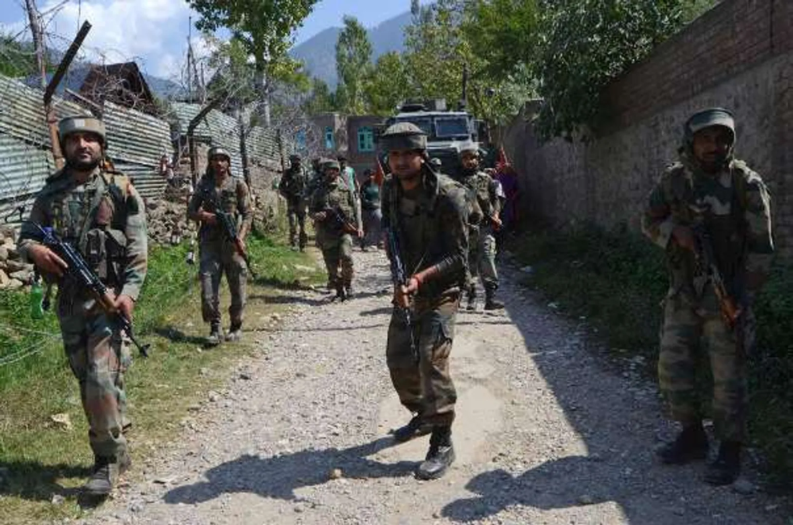 ଜୋସ୍ ଦେଖାଇଲା ଭାରତୀୟ ସେନା , ପୁଲୱାମାରେ ଗଡ଼ାଇଲା ୨ ଆତଙ୍କବାଦୀଙ୍କ ମୁଣ୍ଡ ! ଅନନ୍ତନାଗରେ ଏବେ ବି ଜାରୀ ରହିଛି ଏନକାଉଣ୍ଟର ।