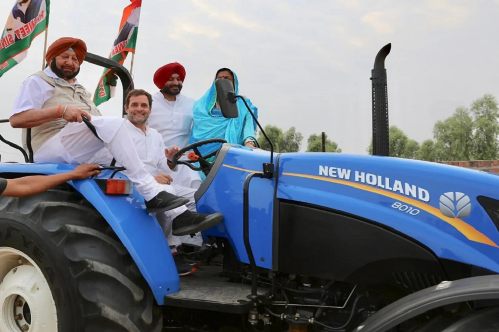 କ୍ୟାପଟେନ୍ ଅମରିନ୍ଦର ସିଂହଙ୍କୁ ବସାଇ କଂଗ୍ରେସ ଅଧ୍ୟକ୍ଷ ଚଲାଇଲେ ଟ୍ରାକ୍ଟର ! ଭିଡିଓ ହେଲା ଭାଇରାଲ୍ ।