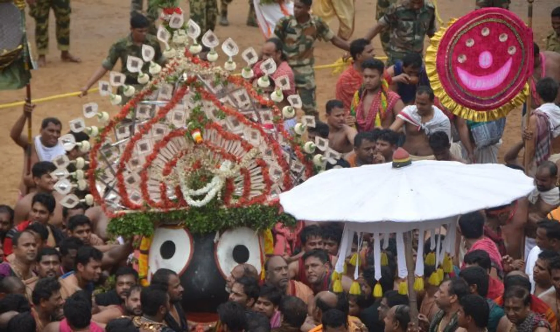 ଠାକୁରଙ୍କ ପହଣ୍ଡି ପରେ କାହିଁକି କରାଯାଏ ଛେରାପହଁରା ନୀତି? ଜାଣନ୍ତୁ ନୀତି ସମ୍ପର୍କରେ ସମ୍ପୂର୍ଣ୍ଣ ସୂଚନା