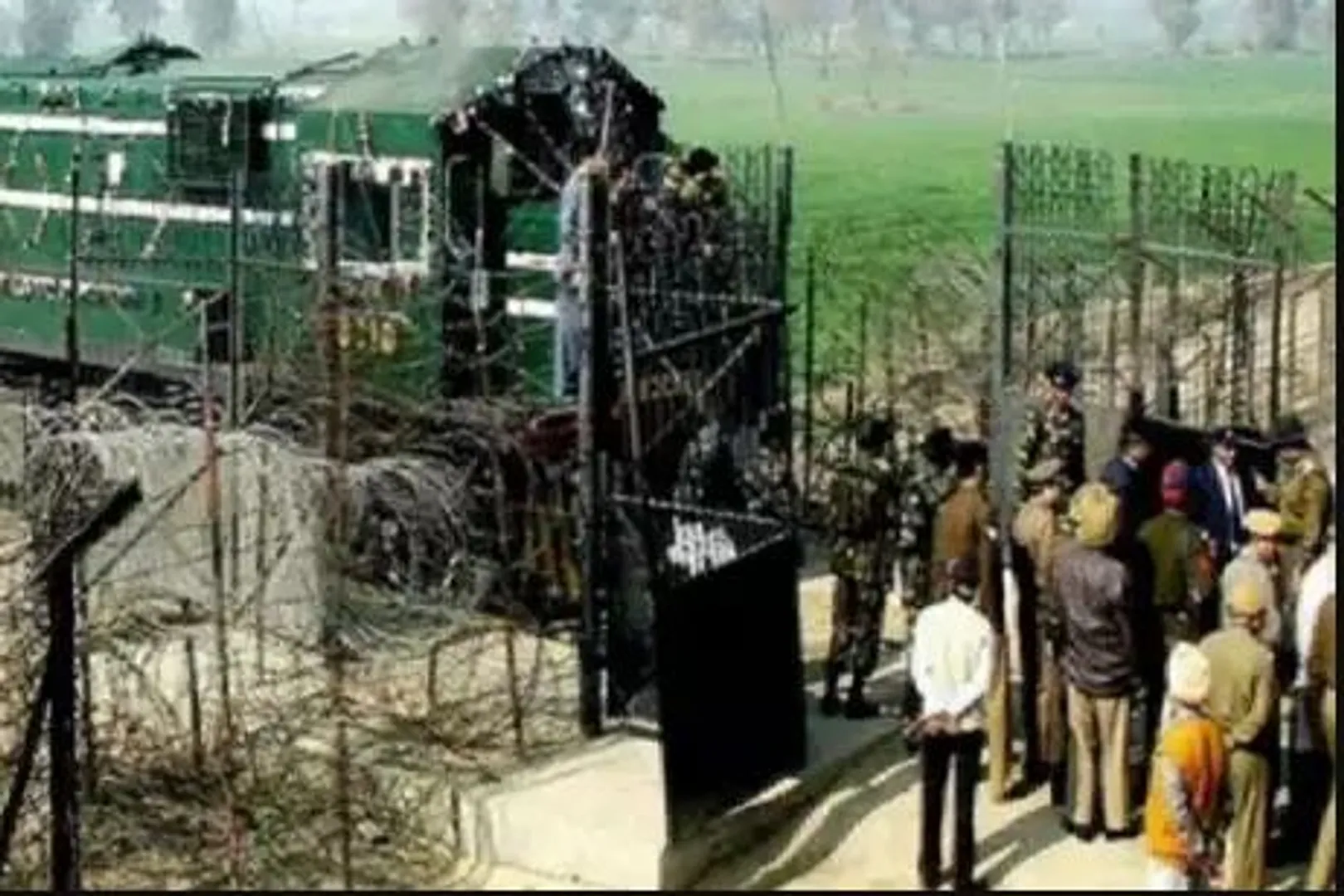 ଚାରିଆଡୁ ବିଫଳ ହେବାରୁ ଭାରତ ଉପରେ ପାକିସ୍ତାନ ଲଗାଇଲା ନୂଆ ଅଭିଯୋଗ ରାଜନୀତି ! କହିଲା, ଭାରତ ପାକ୍ କୁ ଆସୁଥିବା ୨୦୦ ଶିଖ୍ ଯାତ୍ରୀଙ୍କ ଟ୍ରେନକୁ ରୋକିଲା ।