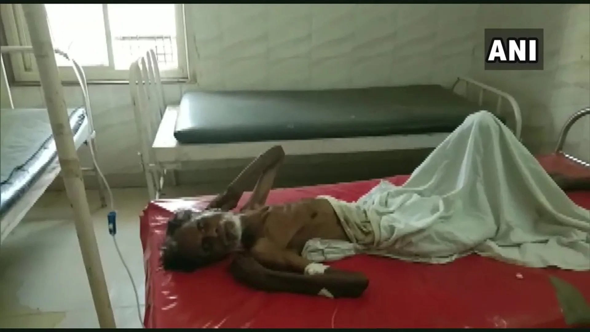 ସାମ୍ନାକୁ ଆସିଲା ଡାକ୍ତରଙ୍କ ଖାମଖିଆଲପଣ ! ଜୀବିତ ବ୍ୟକ୍ତିଙ୍କୁ ମୃତ ଘୋଷଣା କରି ଶବ ବ୍ୟବଚ୍ଛେଦ ପାଇଁ ପଠାଇଥିଲେ ଡାକ୍ତର