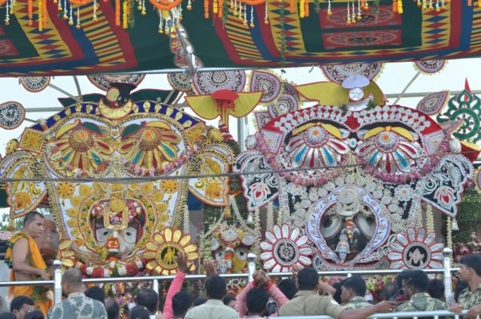 ଆଜି ସ୍ନାନ ପୂର୍ଣ୍ଣିମା ! ଧାଡି ପହଣ୍ଡିରେ ସ୍ନାନ ମଣ୍ଡପକୁ ବିଜେ କରିଛନ୍ତି ଶ୍ରୀଜୀଉ