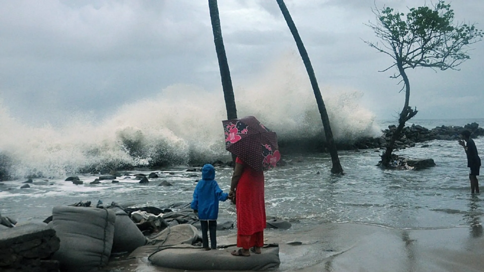 ବାତ୍ୟା ପାଇଁ କେରଳ,କର୍ଣ୍ଣାଟକ ଏବଂ ମହାରାଷ୍ଟ୍ରରେ ହାଇଆଲର୍ଟ ! ଆରବ ସାଗରରେ ପହଞ୍ଚିଲା ବାତ୍ୟା “ବାୟୁ”