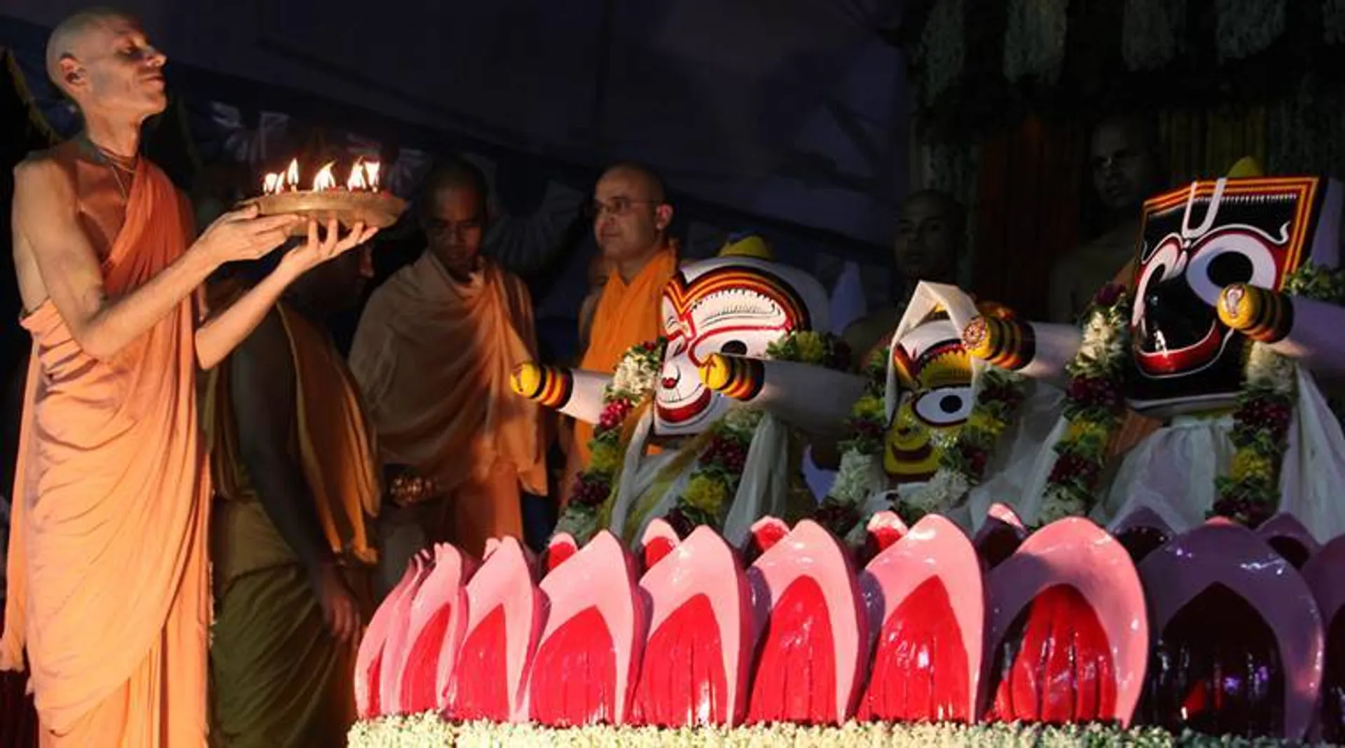 ଅନ୍ଧବିଶ୍ୱାସ ନୁହେଁ ବିଶ୍ୱାସରେ ମିଳନ୍ତି ଭାବର ଠାକୁର ଶ୍ରୀ ଜଗନ୍ନାଥ ! ତାଙ୍କୁ ଯିଏ ଯେଉଁ ଭାବରେ ଡାକିଲା ତାକୁ ସେଇ ରୂପରେ ଦେଖା ଦିଅନ୍ତି କାଳିଆ ଠାକୁର