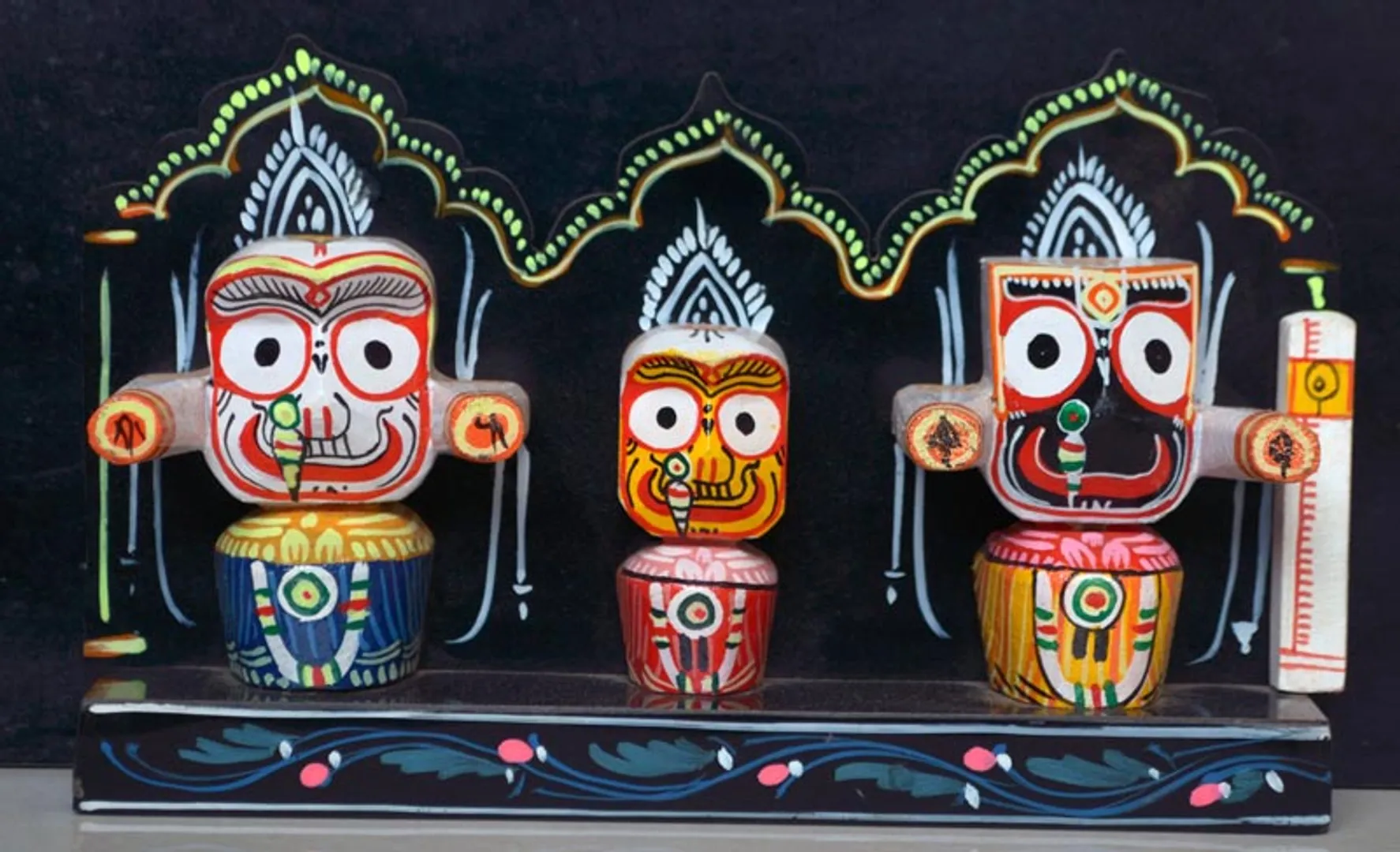 ସୁସ୍ଥ ହେଉଛନ୍ତି ଶ୍ରୀବିଗ୍ରହ: ଜ୍ୱର ପୀଡ଼ିତ ମହାପ୍ରଭୁଙ୍କ ଅଣସର ପିଣ୍ଡିରେ ଚାଲିଛି ଶାସ୍ତ୍ରାନୁମୋଦିତ ଚିକିତ୍ସା, ଶ୍ରୀଜିଉଙ୍କ ଶ୍ରୀଅଙ୍ଗରେ ଲାଗି ହେଲା ଓଷ