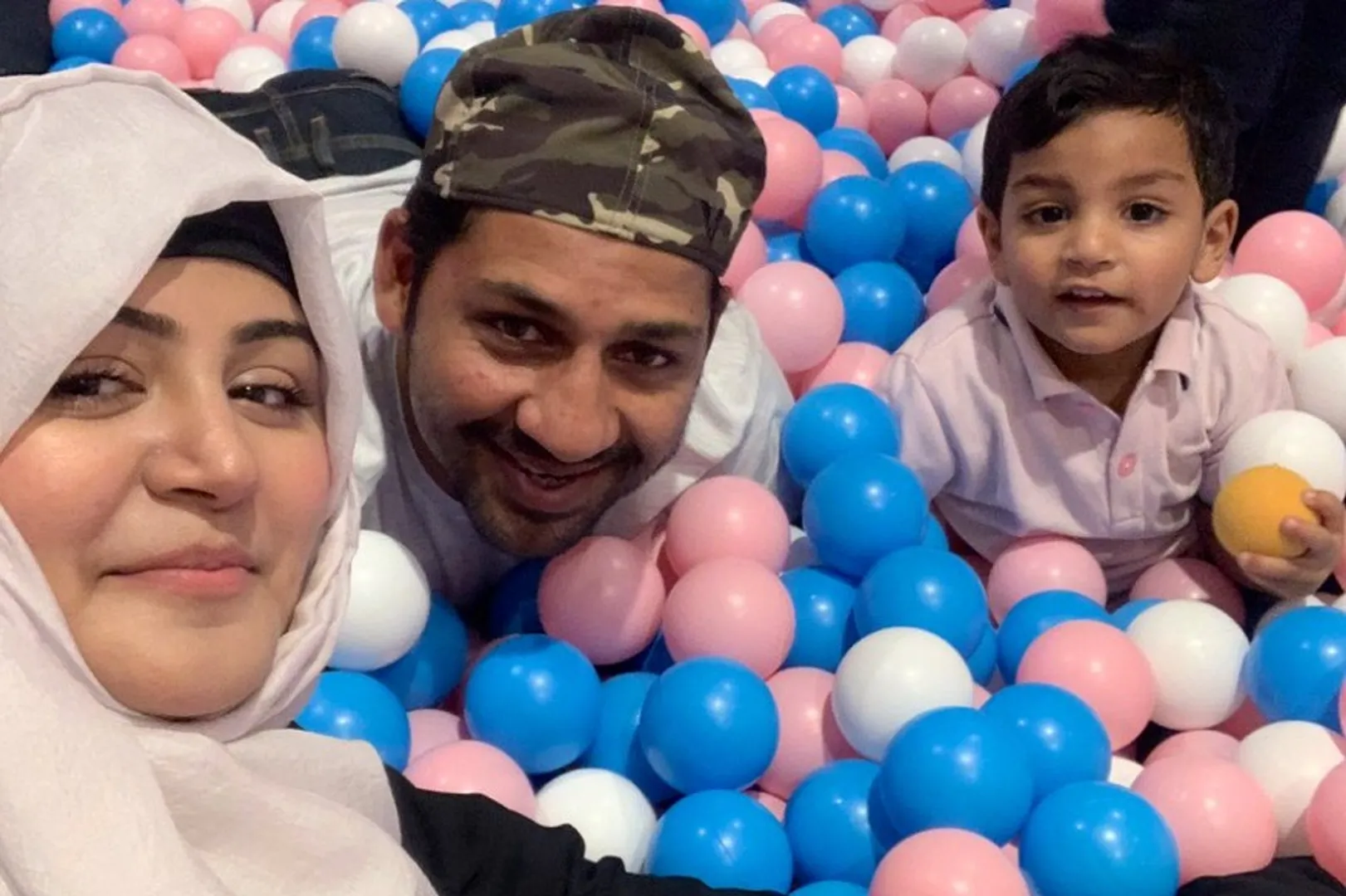 ପାକିସ୍ତାନ ଅଧିନାୟକ ସରଫରାଜଙ୍କ ଖୁଲାସା ! ମଲରେ ପାକିସ୍ତାନୀ ପ୍ରଶଂସକଙ୍କ ଠାରୁ ବେଇଜ୍ଜତ ହେବା ପରେ ଖୁବ୍ କାନ୍ଦିଥିଲେ ପତ୍ନୀ । 