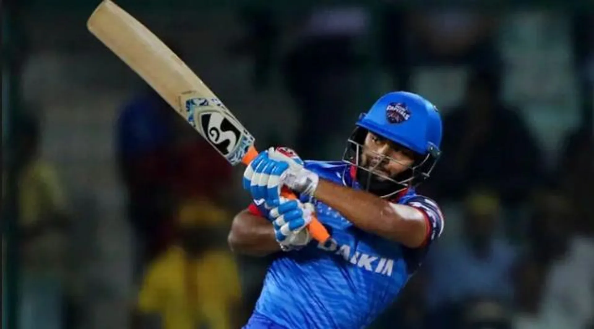 ଇଂଲଣ୍ଡରେ ପହଂଚିଲେ ଋଷଭ ପନ୍ଥ ! ବିଶ୍ୱକପରେ ପାକିସ୍ତାନ ବିପକ୍ଷରେ କ୍ରିକେଟ୍ ଖେଳିବା ପାଇଁ ଇଂଲଣ୍ଡରେ ପହଂଚିଲେ ଖେଳାଳୀ ଋଷଭ ପନ୍ଥ ।