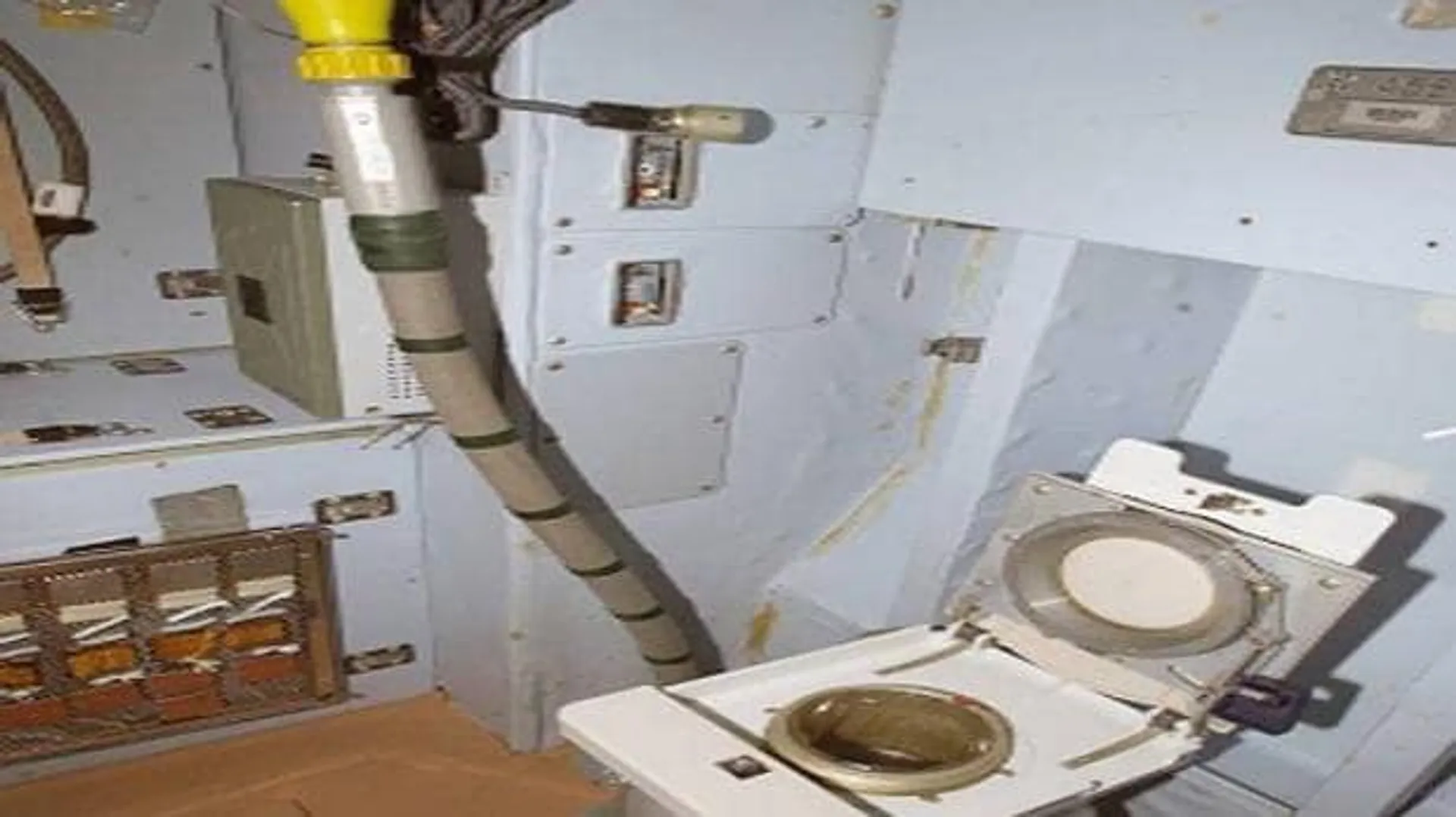 ଅନ୍ତରୀକ୍ଷରେ କିଭଳି ରହିଥାଏ ପାଇଖାନା ବ୍ୟବସ୍ଥା ? କୁଆଡେ ଯାଏ ଅନ୍ତରୀକ୍ଷ ଯାତ୍ରୀଙ୍କ ମଳ ଏବଂ ମୂତ୍ର ? ଜାଣନ୍ତୁ ।