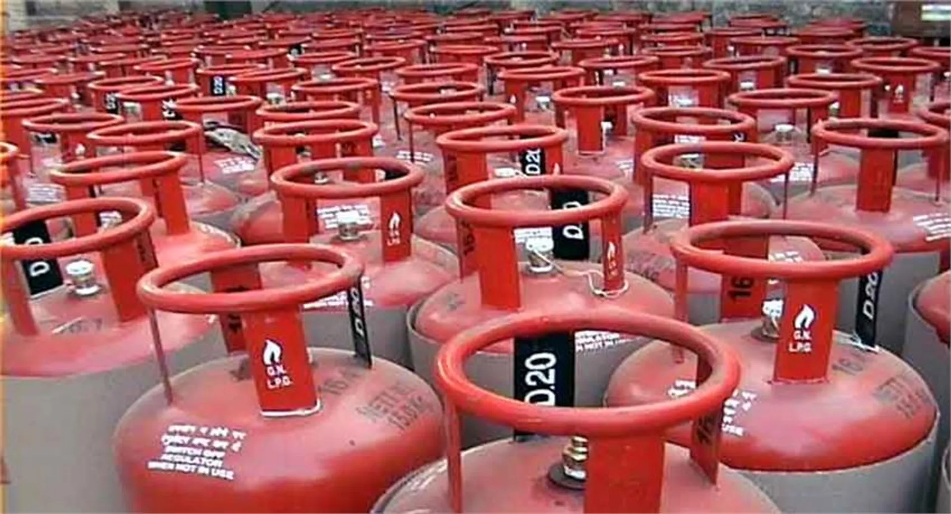 ପହିଲି ଅଗଷ୍ଟର ପରିବର୍ତ୍ତନ ! ଅଗଷ୍ଟ ୧ ରୁ ଶସ୍ତା ହେବାକୁ ଯାଉଛି ଏହି ଦ୍ରବ୍ୟ , ମହଙ୍ଗା ମାଡରୁ ଆଶ୍ୱସ୍ତି ପାଇବେ ସାଧାରଣ ଜନତା ।