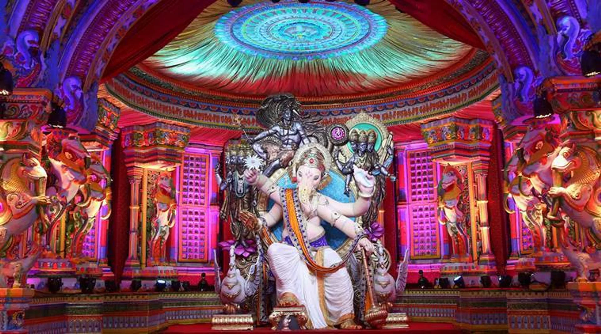 ଆଉ ମାତ୍ର ଦିନ କେଇଟା ପରେ ଗଣେଶ ପୂଜା : ପୁରପଲ୍ଲୀ ସବୁଠି ଚାଲିଛି ପ୍ରସ୍ତୁତି, କାରିଗରଙ୍କ ଶେଷ ସ୍ପର୍ଶ ଅପେକ୍ଷାରେ ବିଘ୍ନରାଜ