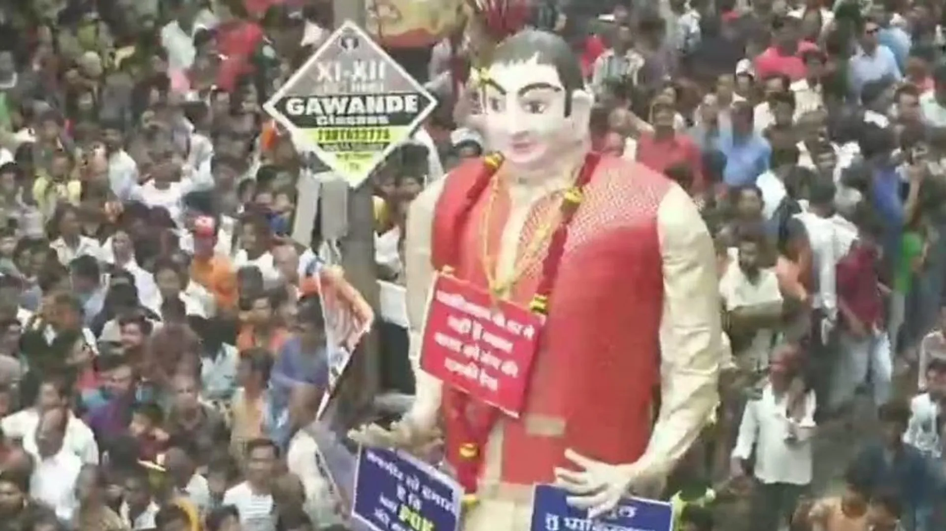 ହଜାର ହଜାର ଲୋକଙ୍କ ଗହଣରେ ଜଳିଲେ ଇମରାନ୍ ! ୧୩୫ ବର୍ଷର ମାରବତ୍ ଉତ୍ସବରେ ଚଳିତବର୍ଷ ଜଳିଲା ପାକ୍ ପ୍ରଧାନମନ୍ତ୍ରୀ ଇମରାନ୍ ଖାନଙ୍କ କୁଶପୁତ୍ତଳିକା ।