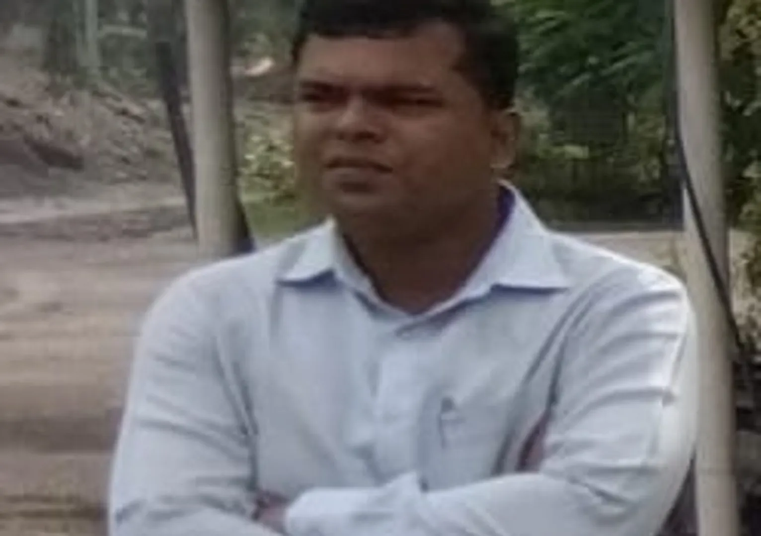 ତାଗିଦ୍ କରିବାରୁ ଜୀବନ ଗଲା ! କାମ ଠିକ୍ ରୂପେ କରିବା ପାଇଁ ଶ୍ରମିକଙ୍କୁ ତାଗିଦ୍ କଲେ ଅଧିକାରୀ , ରାଗରେ ଆସି ଅଧିକାରୀଙ୍କୁ ପିଟି ପିଟି ମାରିଦେଲେ ଶ୍ରମିକ ।