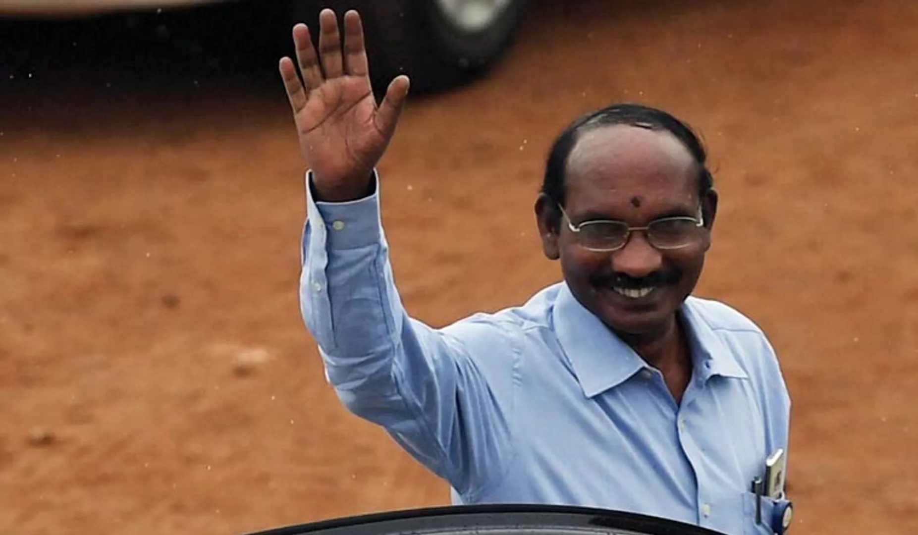 ପାଦରେ ନଥିଲା ଚପଲ , ପାଖରେ ନଥିଲା ଟଙ୍କା ! ଆମ୍ବ ବିକ୍ରି କରି ପାଠ ପଢିଥିଲେ ଇସ୍ରୋ ମୁଖିଆ, ଏବେ ଜଗତ କରୁଛି ସଲାମ୍