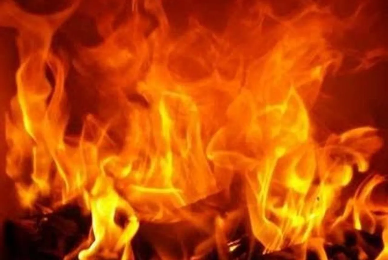 ସମ୍ବଲପୁର ଗୋଲବଜାରରେ ଅଗ୍ନିକାଣ୍ଡ ! ଜଳିପୋଡି ଛାରଖାର ହୋଇଗଲା ୧୦୦ ଦୋକାନ