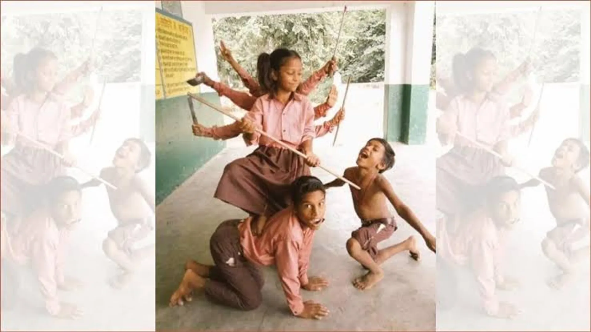 ସ୍କୁଲପିଲାଙ୍କ ଦଶହରା ! ମନମୋହୁଛି ମିଛିମିଛିକା କୁନି ପିଲାଙ୍କ ଦୂର୍ଗା ରୂପ , ତ୍ରିଶୂଳର ସ୍ଥାନ ନେଇଛି ବାଡି । 