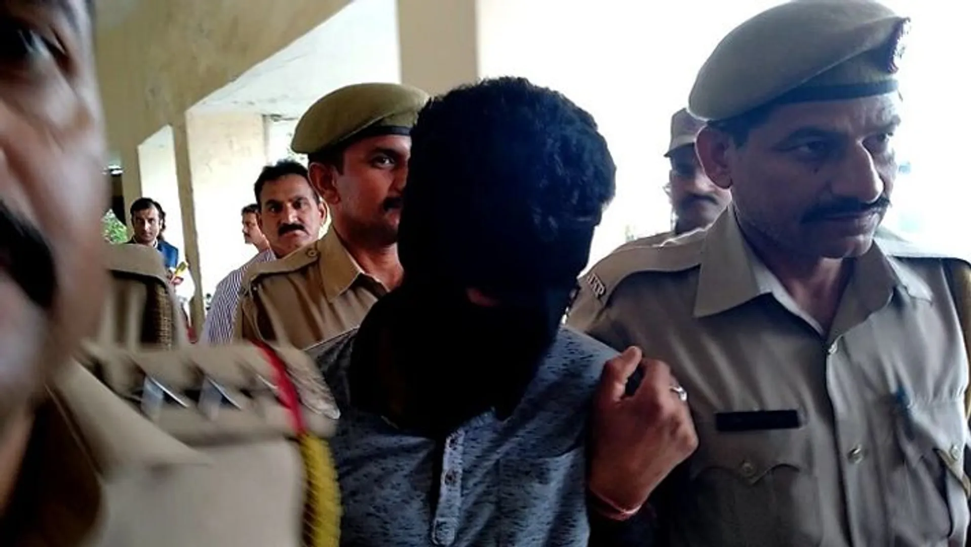 କଶ୍ମୀରରୁ ଗିରଫ ହେଲା ଆତଙ୍କବାଦୀ । ଲସ୍କର ଏ ତୋଏବା ଆତଙ୍କି ସଂଗଠନରୁ ସମ୍ପର୍କ ଥିବା ସୂଚନା