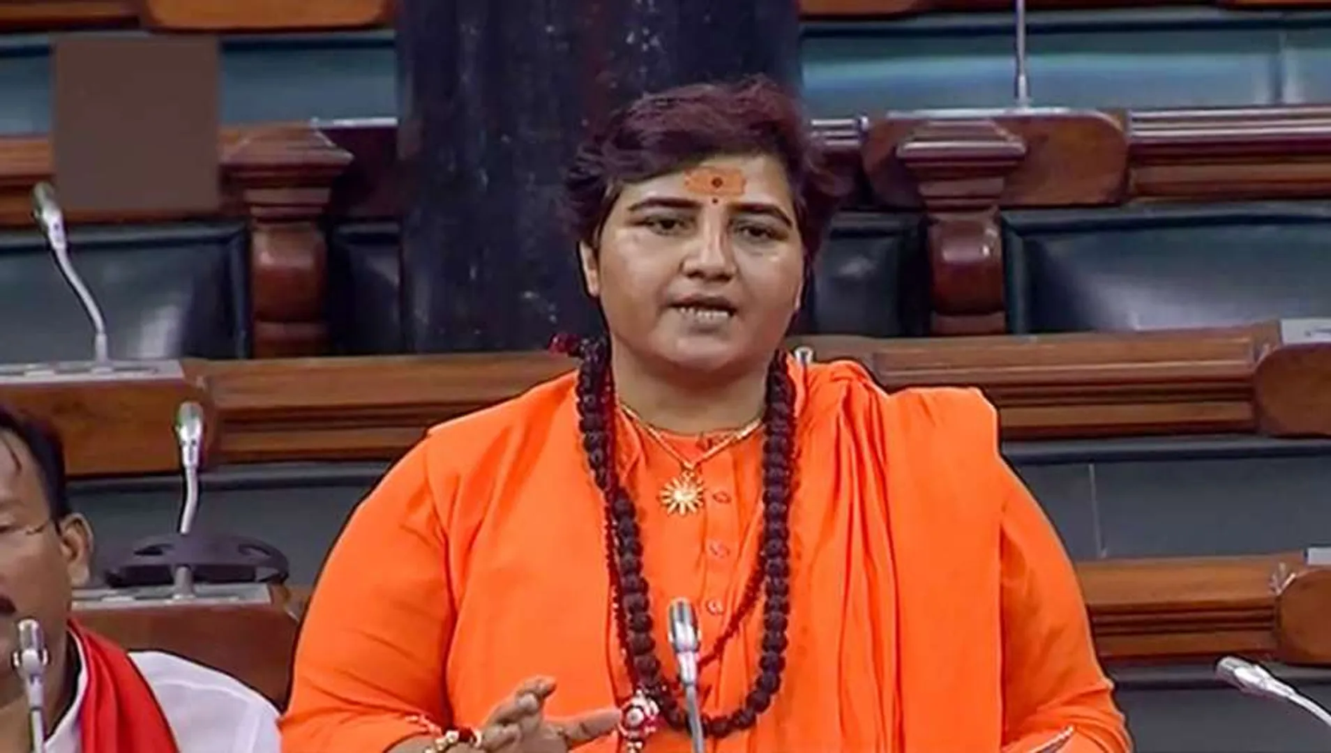 ଭୁଲ ମାଗିଲେ ପ୍ରଜ୍ଞା ଠାକୁର : ନାଥୁରାମ୍ ଗଡସେଙ୍କୁ ଦେଶଭକ୍ତ କହି ବିବାଦୀୟ ବୟାନ ଦେଇଥିବା ସାଂସଦ ସାଧ୍ୱୀ ପ୍ରଜ୍ଞା ଲୋକସଭାରେ ମାଗିଲେ ଭୁଲ