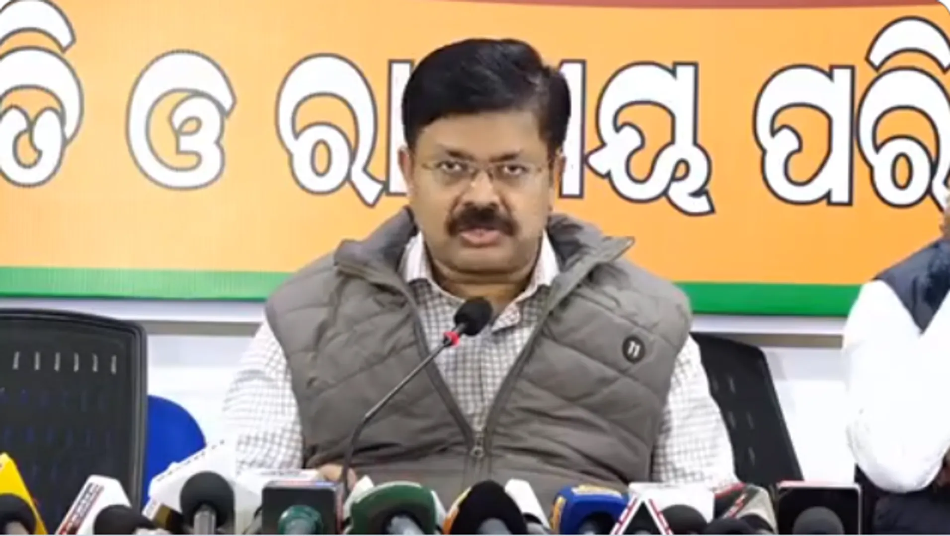 ପକ୍କାଘର ବଂଟନ ନେଇ ସରକାରଙ୍କୁ ଟାର୍ଗେଟ କଲା ବିଜେପି । କହିଲା ପ୍ରଧାନମନ୍ତ୍ରୀ ଆବାସକୁ ନେଇ ମିଛ କହୁଛନ୍ତି ସରକାର,ରାଜନୈତିକ ସ୍ୱାର୍ଥ ହାସଲ ପାଇଁ ବନ୍ଦ କରନ୍ତୁ ଚଞ୍ଚକତା