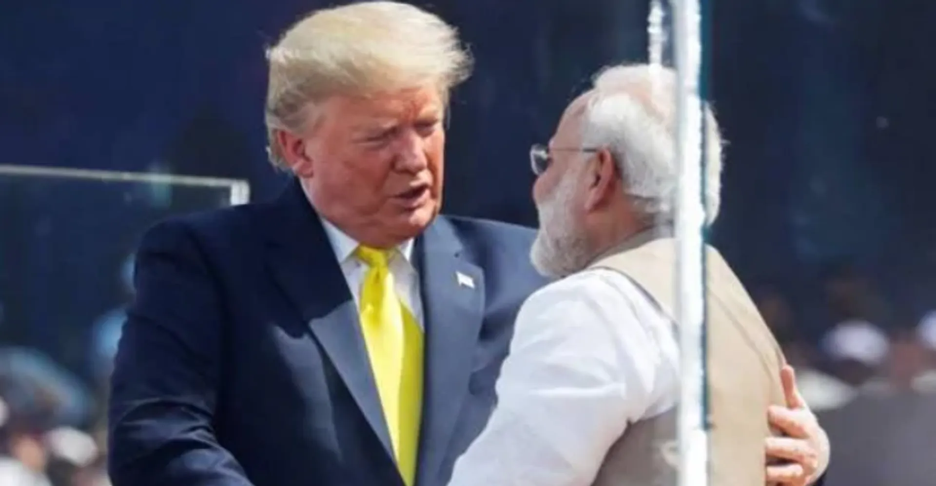 ଭାରତର ପ୍ରଶଂସା, ଆତଙ୍କବାଦକୁ ନେଇ ପାକିସ୍ତାନକୁ ଚେତାବନୀ : ମୋଟେରା ଷ୍ଟାଡ଼ିୟମରେ ଦେଖିବାକୁ ମିଳିଲା ଟ୍ରମ୍ପ ଓ ମୋଦିଙ୍କ ପ୍ରଗାଢ଼ ବନ୍ଧୁତ୍ୱର ଝଲକ