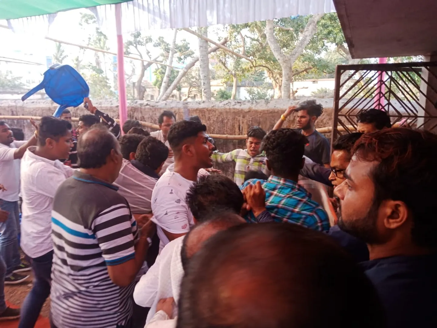 ପୁରୀ କଂଗ୍ରେସ ଭବନରେ ଦୁଇ ଗୋଷ୍ଠୀ ମଧ୍ୟରେ ତୁମୁଳ କାଣ୍ଡ: ଓଡିଶା ପ୍ରଭାରୀ ଜୀତନ୍ଦ୍ରେ ସିଂ ଓ ପିସିସି ସଭାପତିଙ୍କ ଉପସ୍ଥିତିରେ ହାତାହାତି ହେଲେ କଂଗ୍ରେସ କର୍ମୀ; ୩ ଆହତ, ଜଣେ ଗୁରୁତର