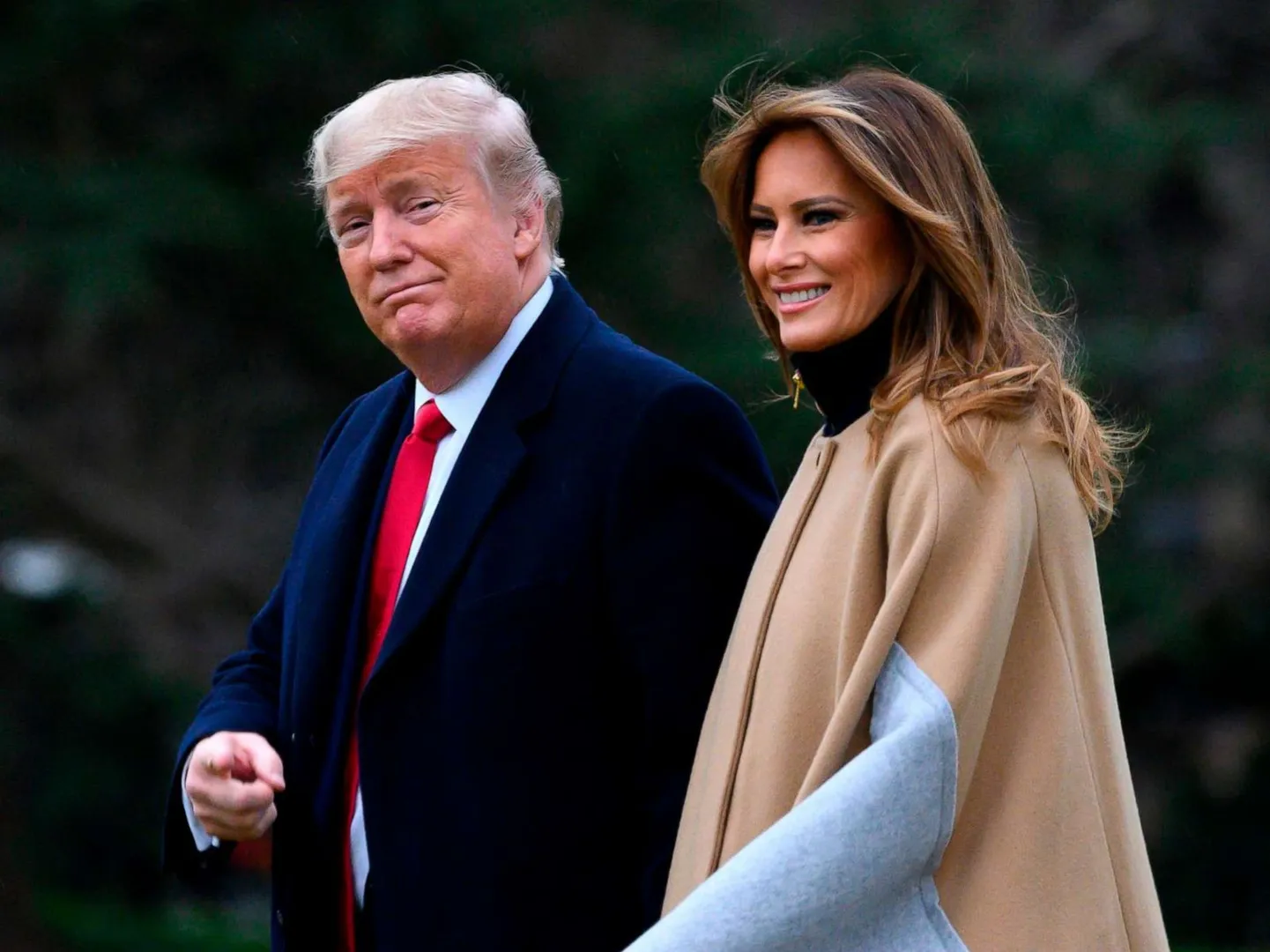 ଆମେରିକା ରାଷ୍ଟ୍ରପତି ଡୋନାଲ୍ଡ ଟ୍ରମ୍ପ ଓ ପତ୍ନୀ ମେଲାନିଆଙ୍କୁ କରୋନା : ପଜିଟିଭ ନେଇ ଟ୍ୱିଟ୍ କରି ସୂଚନା ଦେଲେ ଡୋନାଲ୍ଡ ଟ୍ରମ୍ପ ; ପୂର୍ବରୁ ଟ୍ରମ୍ପଙ୍କ ବ୍ୟକ୍ତିଗତ ସଚିବ କରୋନା ପଜିଟିଭ ଥିଲେ 