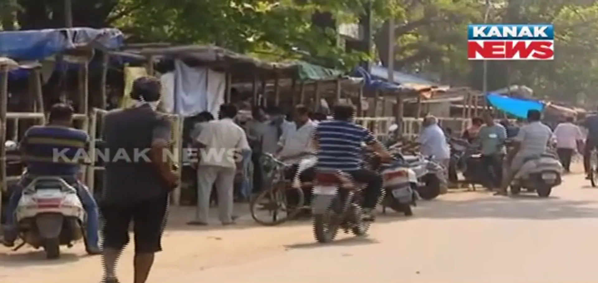 କଟକରେ ତାଲାବନ୍ଦ କଟକଣାକୁ ଫୁ କରି ଉଡାଇ ଦେଇଛନ୍ତି ଜନତା : ବଜାରରେ ଦେଖିବାକୁ ମିଳୁଛି ପ୍ରବଳ ଭିଡ