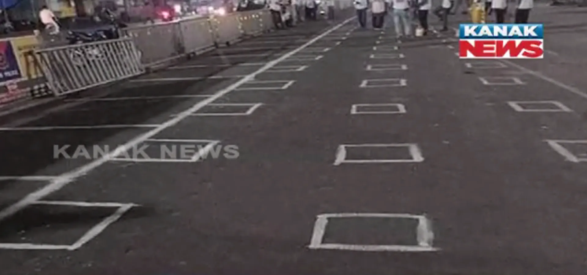 କରୋନା ମୁକାବିଲା ପାଇଁ ସାମାଜିକ ଦୂରତାକୁ ଗୁରୁତ୍ୱ : ଆଜିଠାରୁ ଅଧିକ କଡ଼ାକଡ଼ି ହେବ ଚେକିଂ, ଜିନିଷ କିଣିଲାବେଳେ ସଚେତନ ଓ ସତର୍କ ରହିବାକୁ ପରାମର୍ଶ