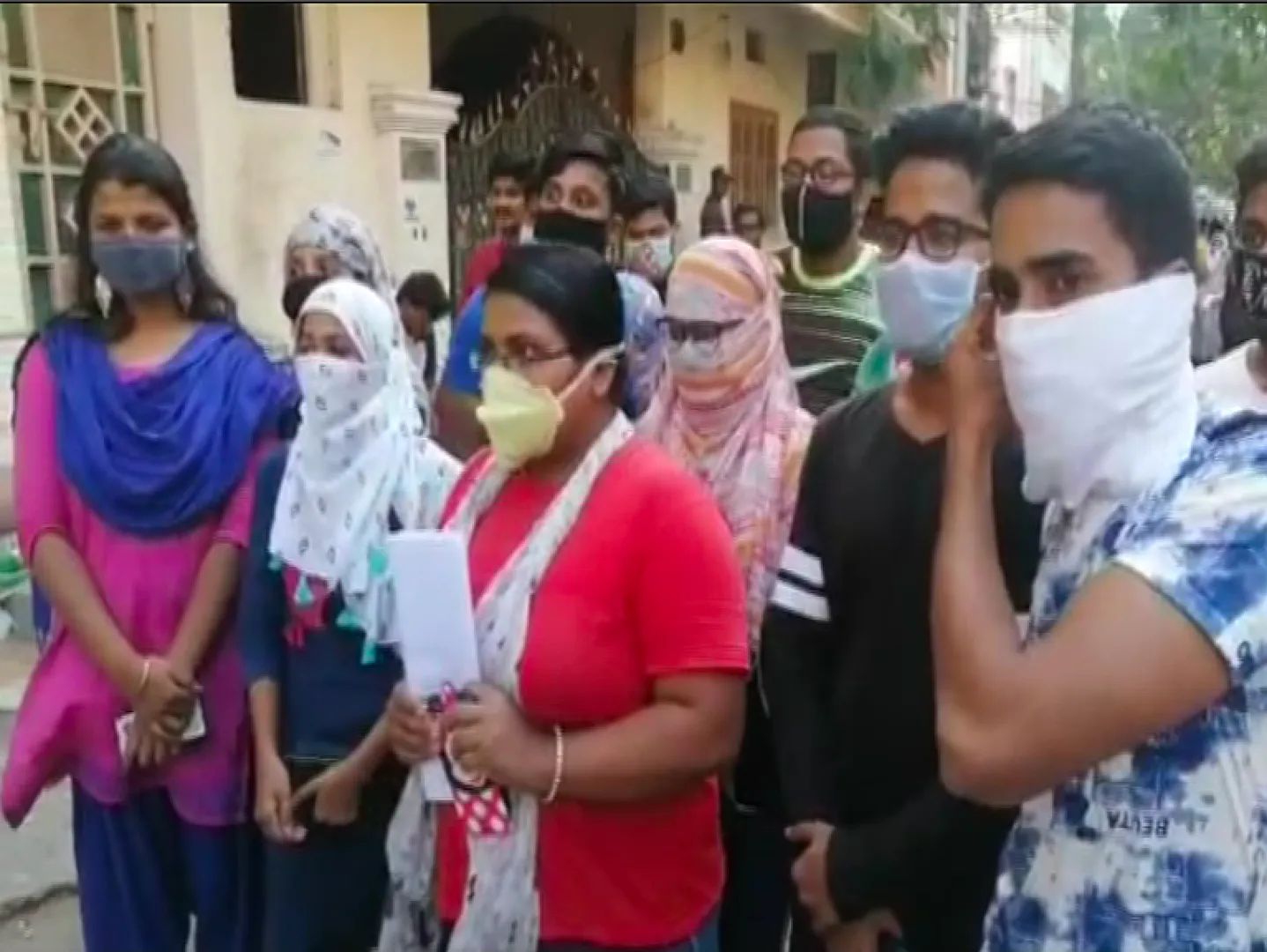 କଟକଣା ପାଇଁ ଓଡିଶା ବାହାରେ ଅଟକିଛନ୍ତି ଓଡିଆ : ସୋମନାଥରେ ଫଶିଛନ୍ତି ତୀର୍ଥ ଯାତ୍ରୀ, ହାଇଦ୍ରାବାଦରୁ ଆସିପାରୁନାହାନ୍ତି ଛାତ୍ରଛାତ୍ରୀ