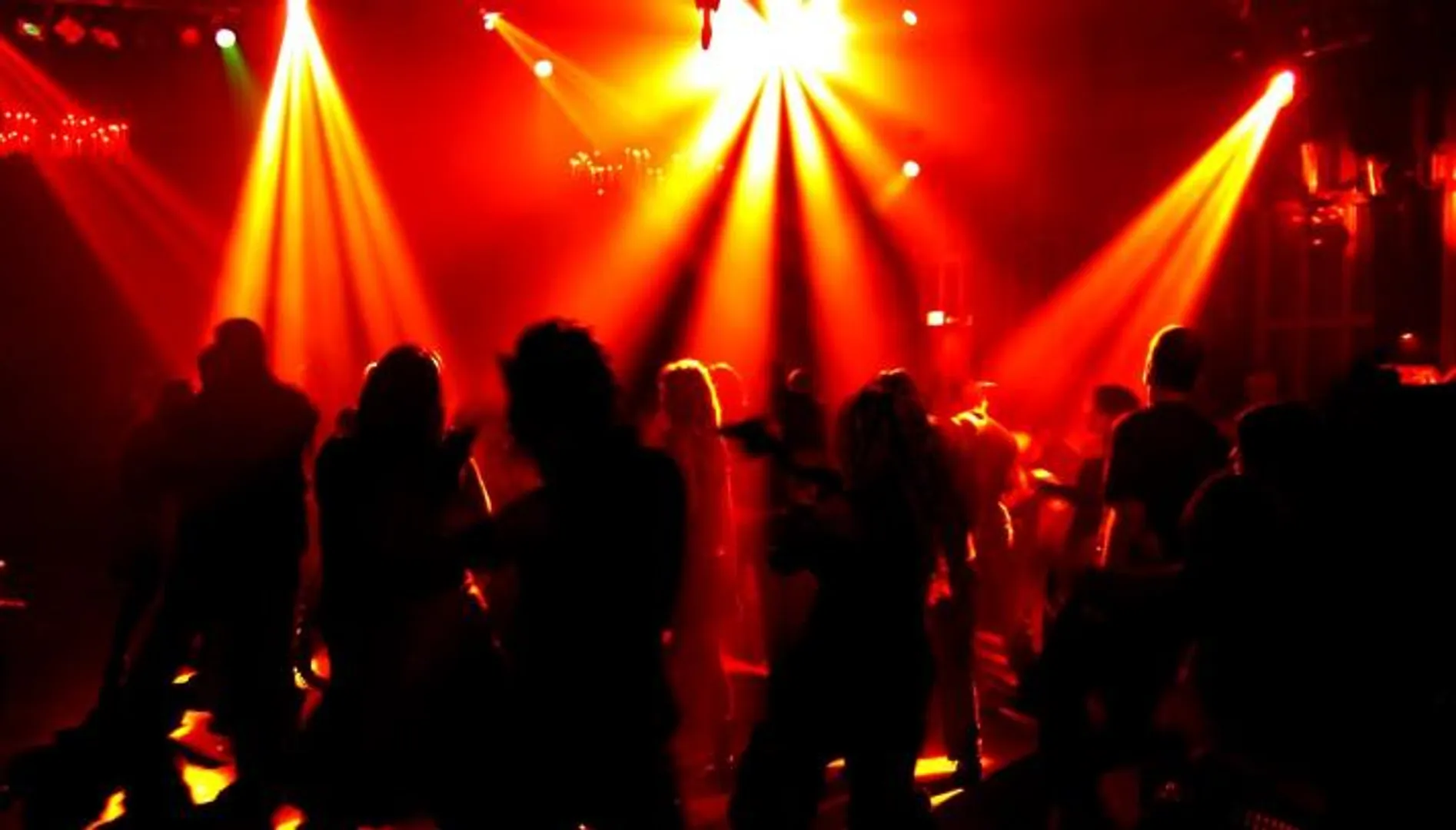 ବିଳମ୍ବିତ ରାତ୍ରୀରେ ବାରରେ ଚଢାଉ କଲା କ୍ୟାପିଟାଲ ପୋଲିସ । ୧୦ ଯୁବତୀ ଉଦ୍ଧାର, ଆଜି ପରିବାରକୁ ହେବେ ହସ୍ତାନ୍ତର