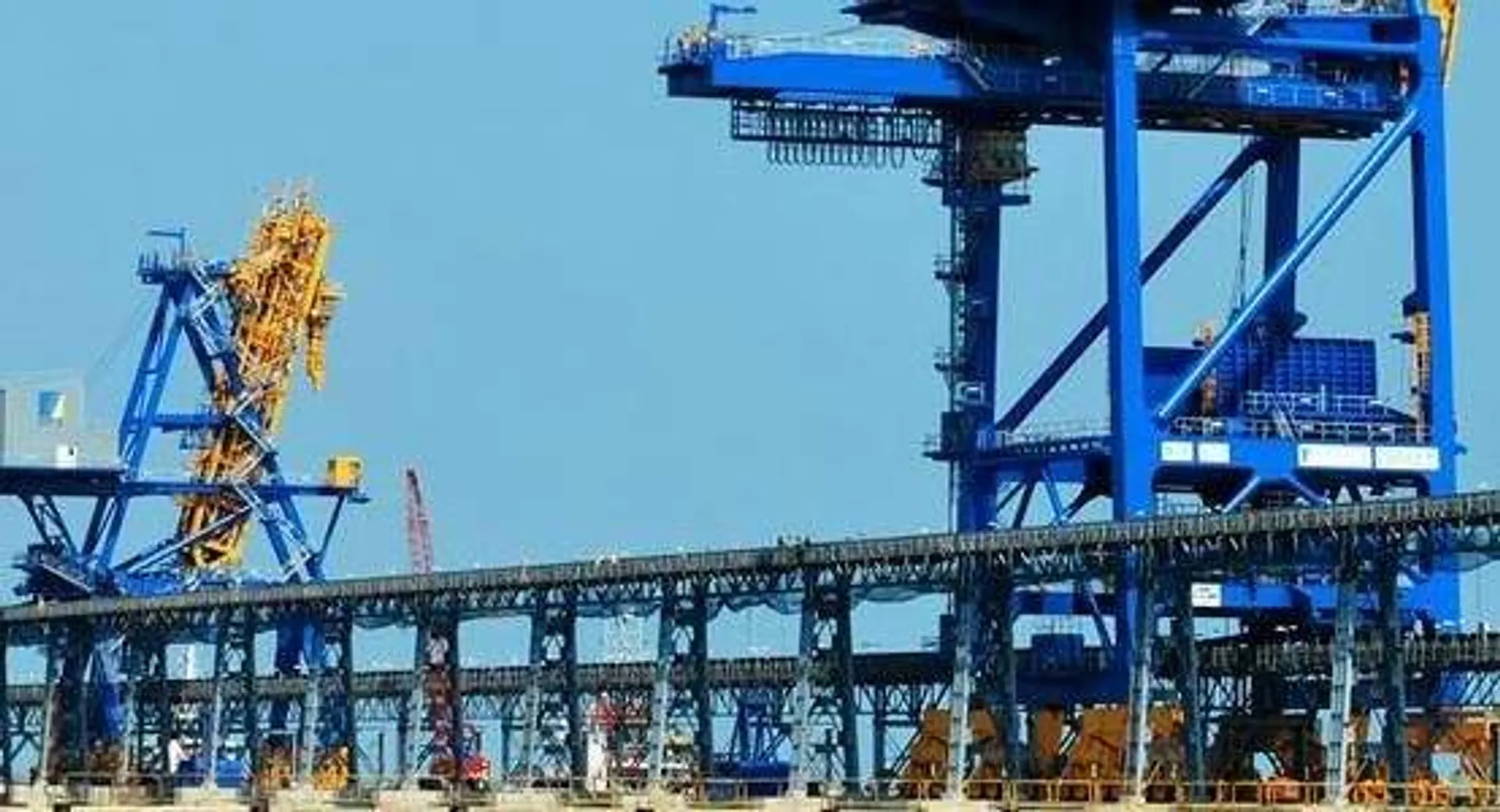 ଧାମରା ବନ୍ଦରର ନୂଆ ଟର୍ମିନାଲରେ ଅଗ୍ନିକାଣ୍ଡ, ନିଆଁ ଲାଗି ପୋଡିଗଲା ଗଚ୍ଛିତ ଥିବା ସ୍ଲାବ ସମେତ ଅନ୍ୟାନ୍ୟ ସାମଗ୍ରୀ