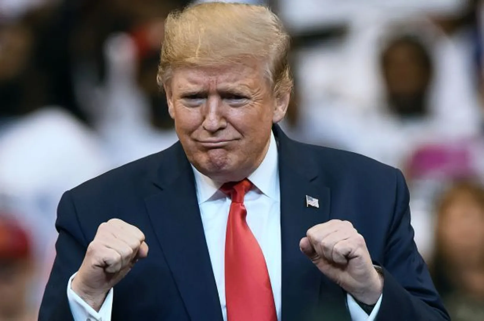 ନିଜର ବ୍ୟବସାୟୀକ ପ୍ରତିଷ୍ଠା ପାଇଁ ଚର୍ଚ୍ଚାରେ ଟ୍ରମ୍ପ । ତାଙ୍କ ପଛରେ ବସିବା ପାଇଁ ବି ଭିଆଇପିମାନଙ୍କୁ ଦେବାକୁ ପଡ଼ୁଛି ଟଙ୍କା ।