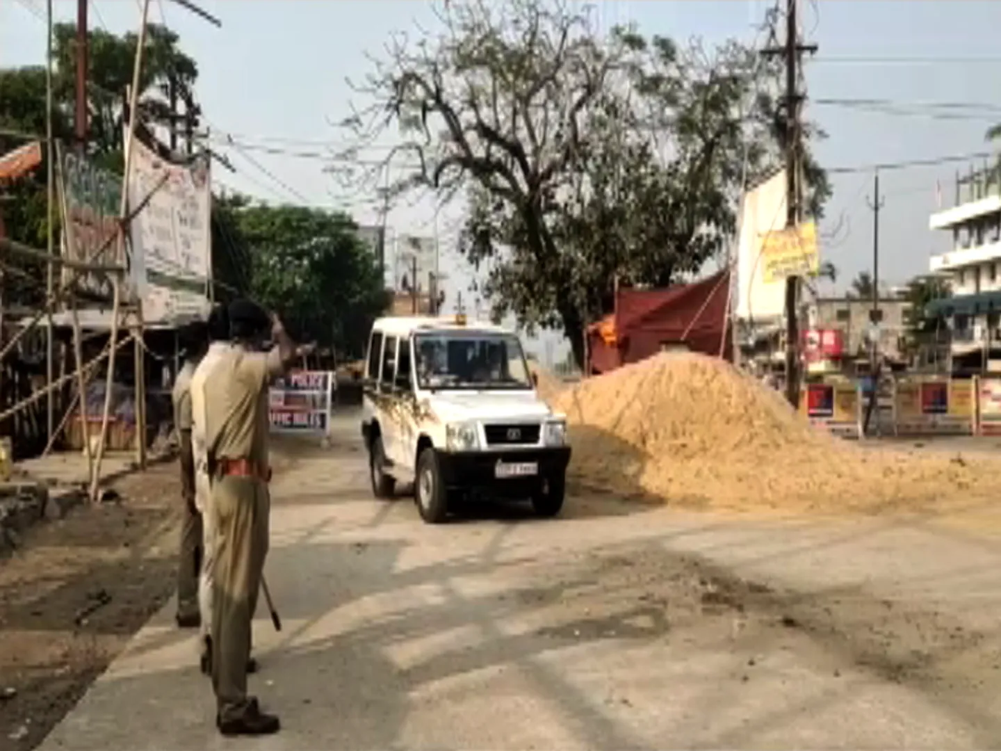 ସଟଡାଉନ ଵେଳେ ଵୁଲିଵା ଅଭିଯୋଗରେ ୯ଗିରଫ । ୯ଯୁଵକଙ୍କୁ ଗିରଫ କଲା ଟାଉନ ଥାନା ପୋଲିସ